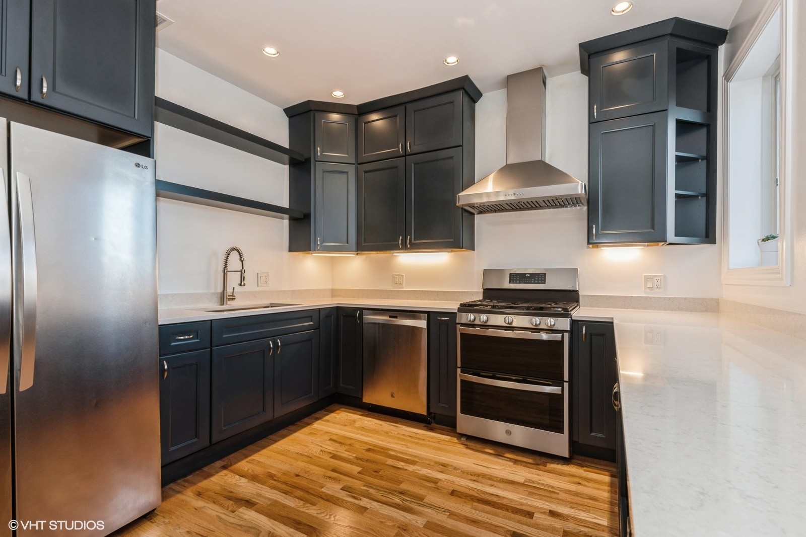 900 W Lakeside Place Unit: 6