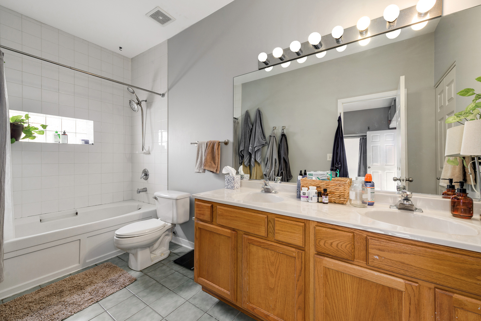 1359 W Fillmore Street Unit: A