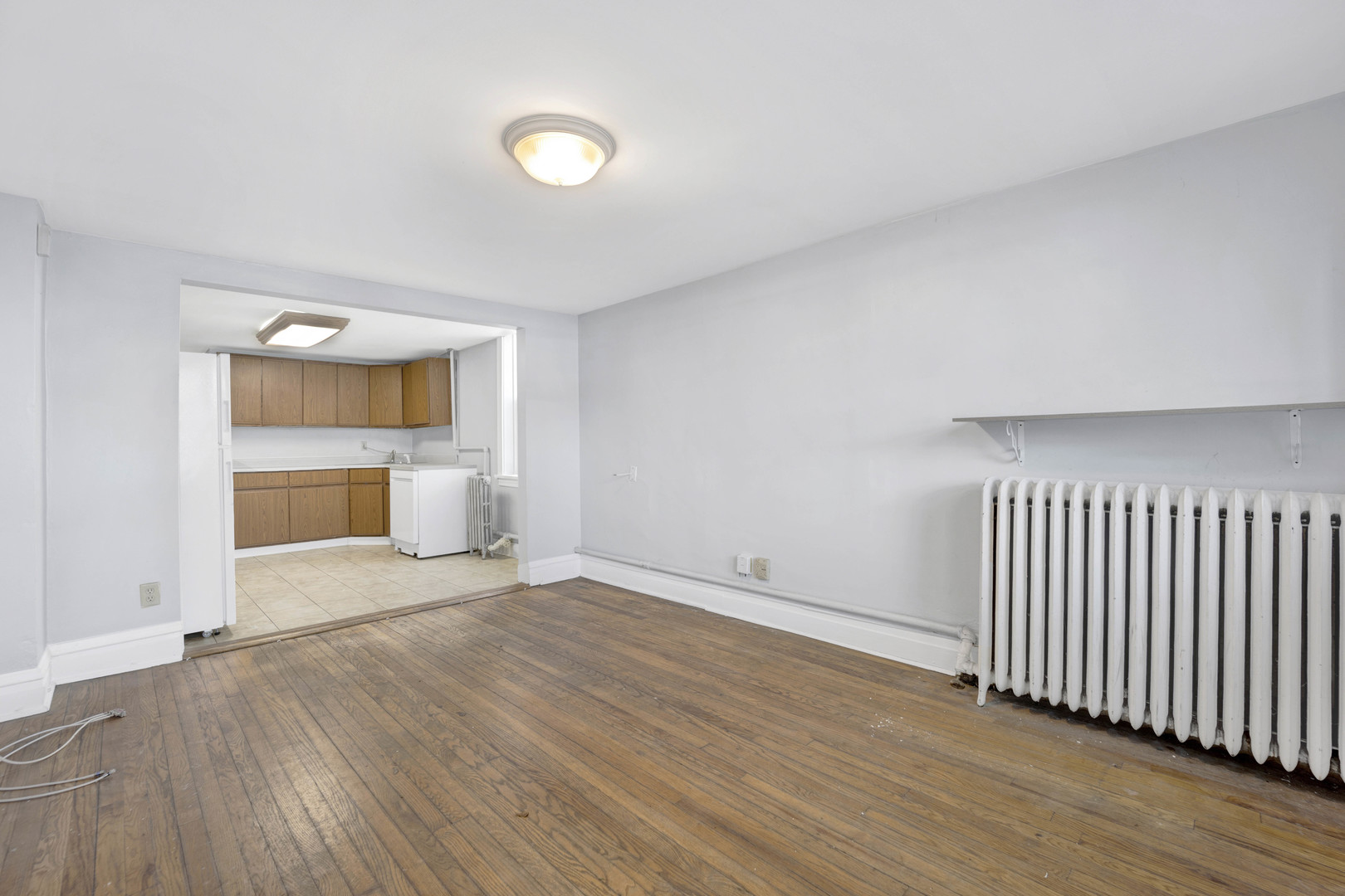 1541 W Barry Ave