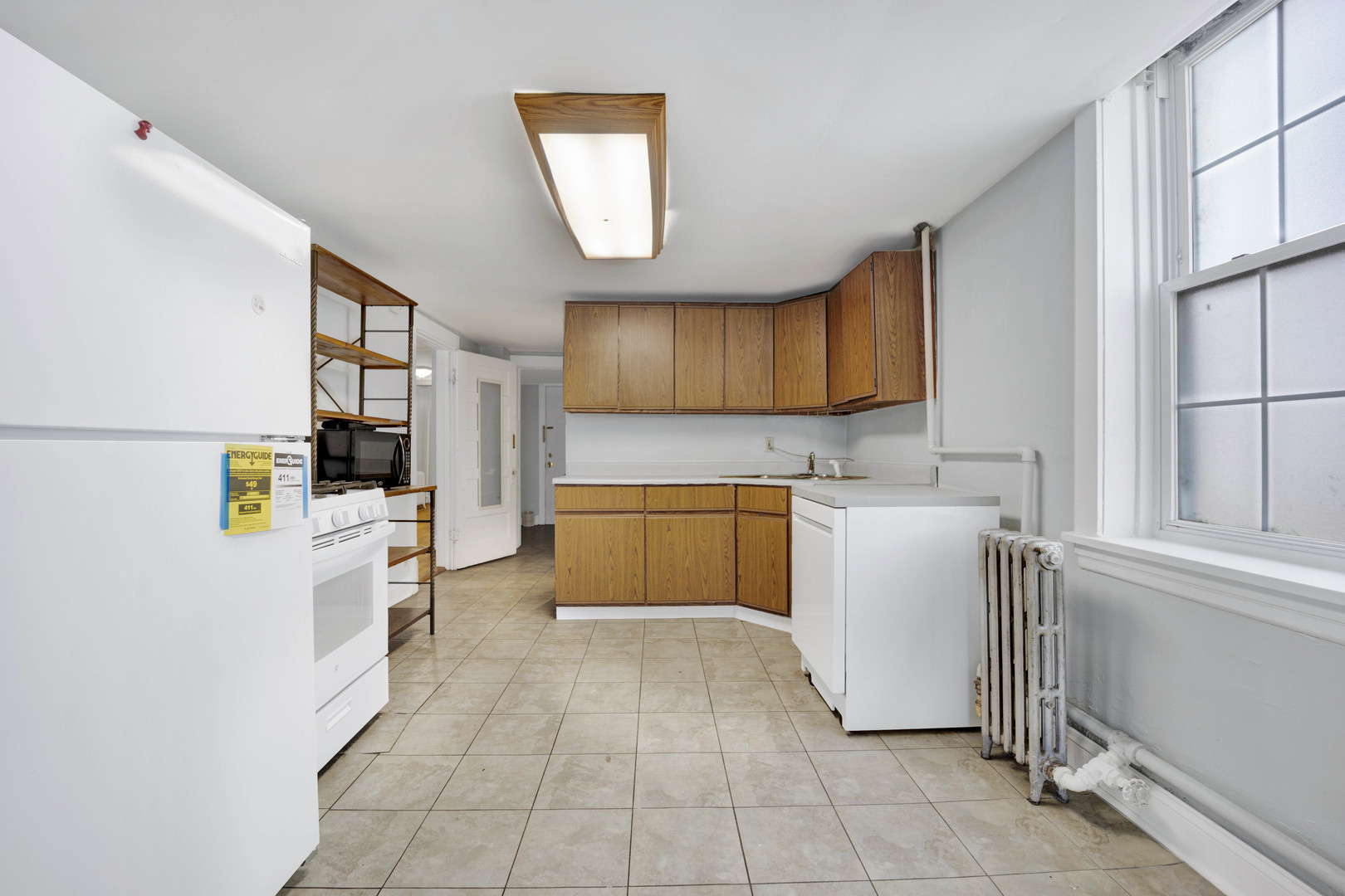 1541 W Barry Ave