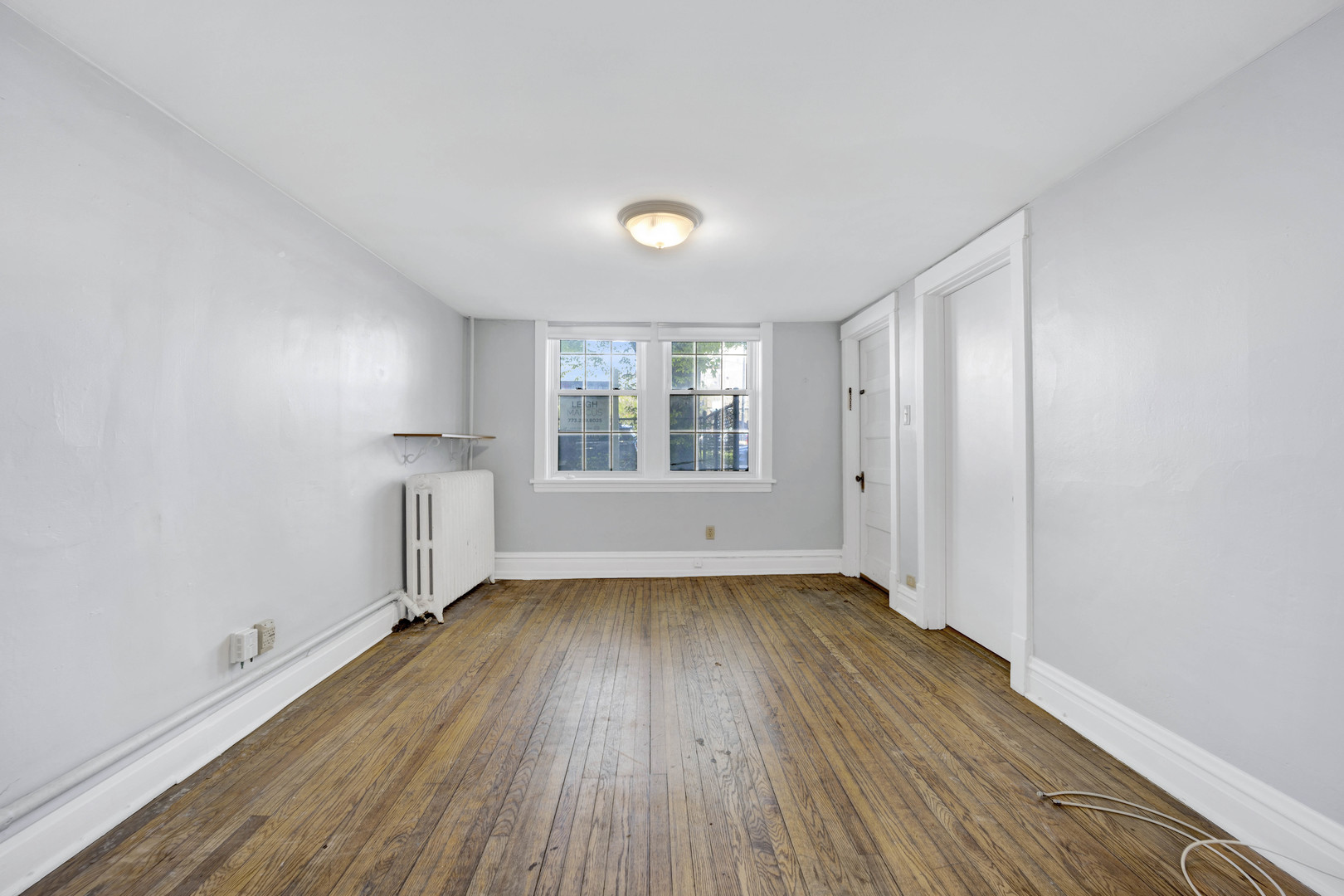 1541 W Barry Ave