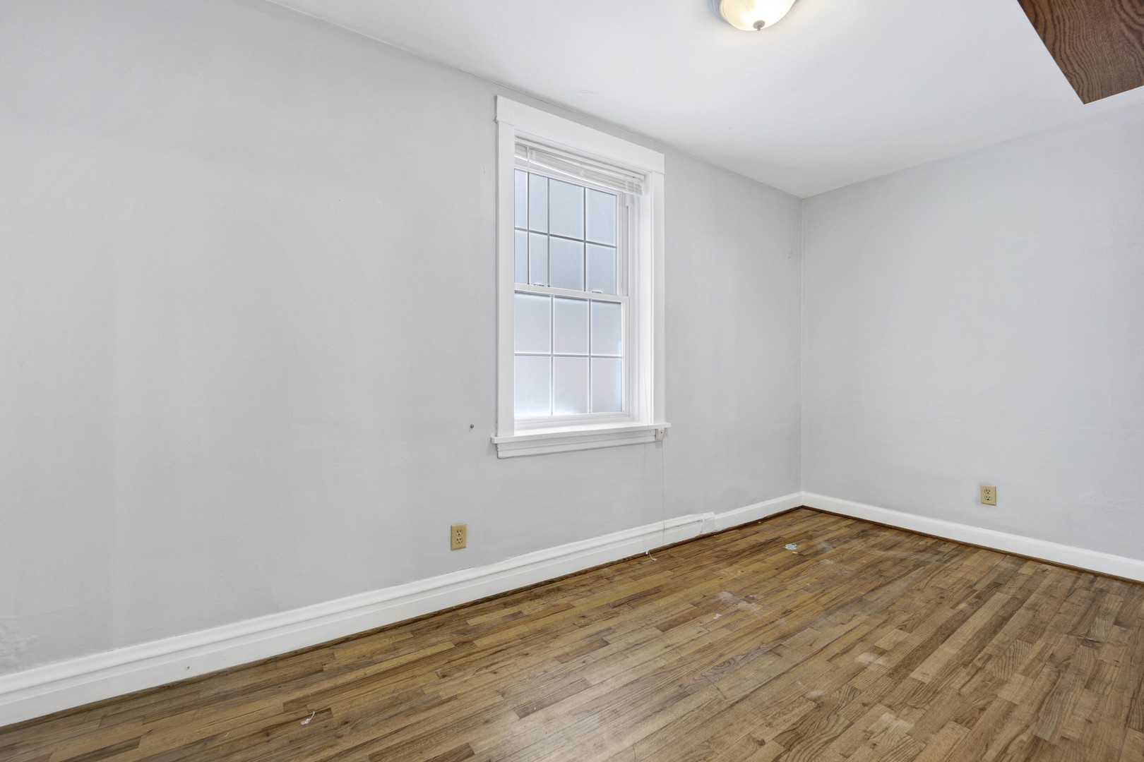 1541 W Barry Ave