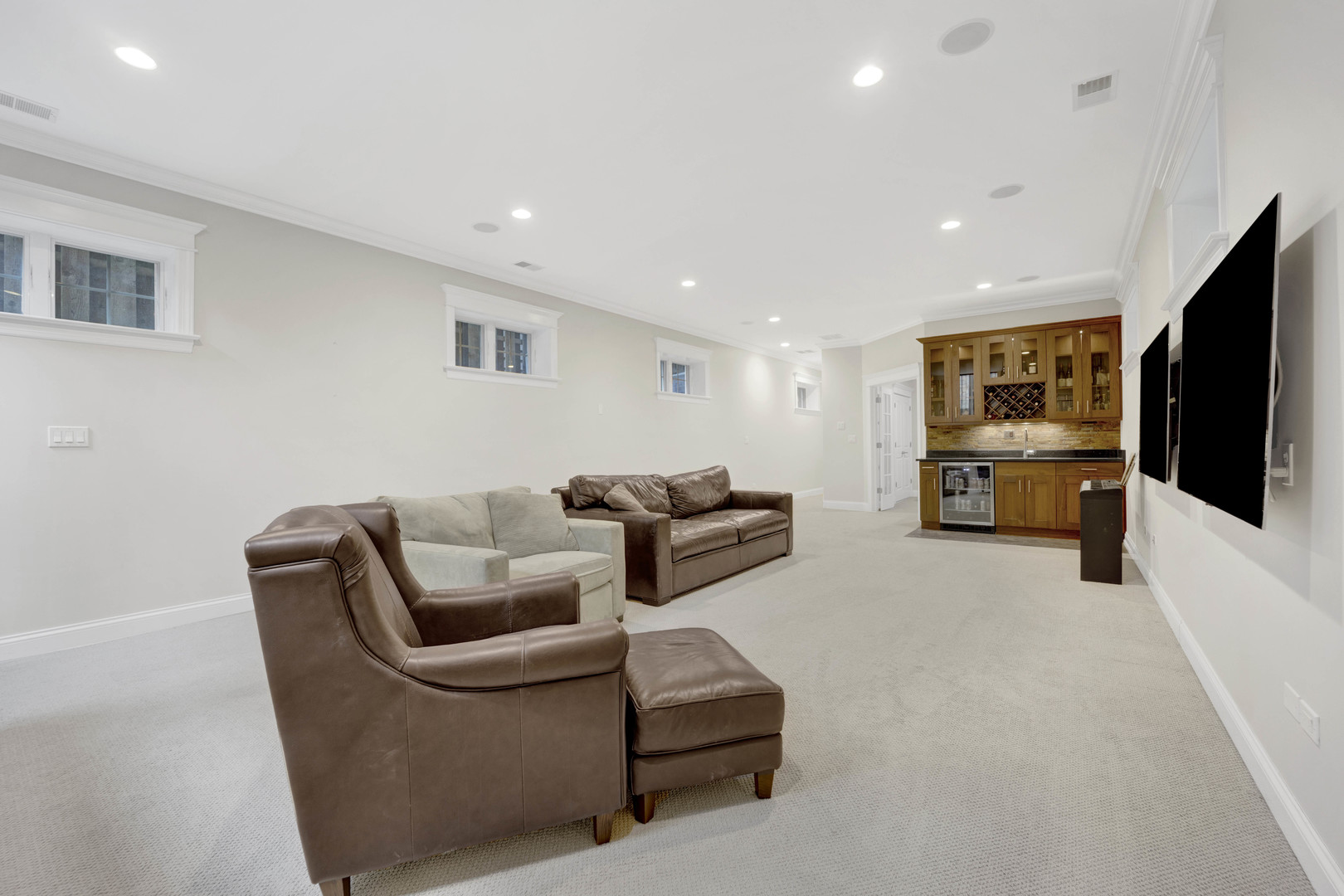 3453 N Oakley Avenue
