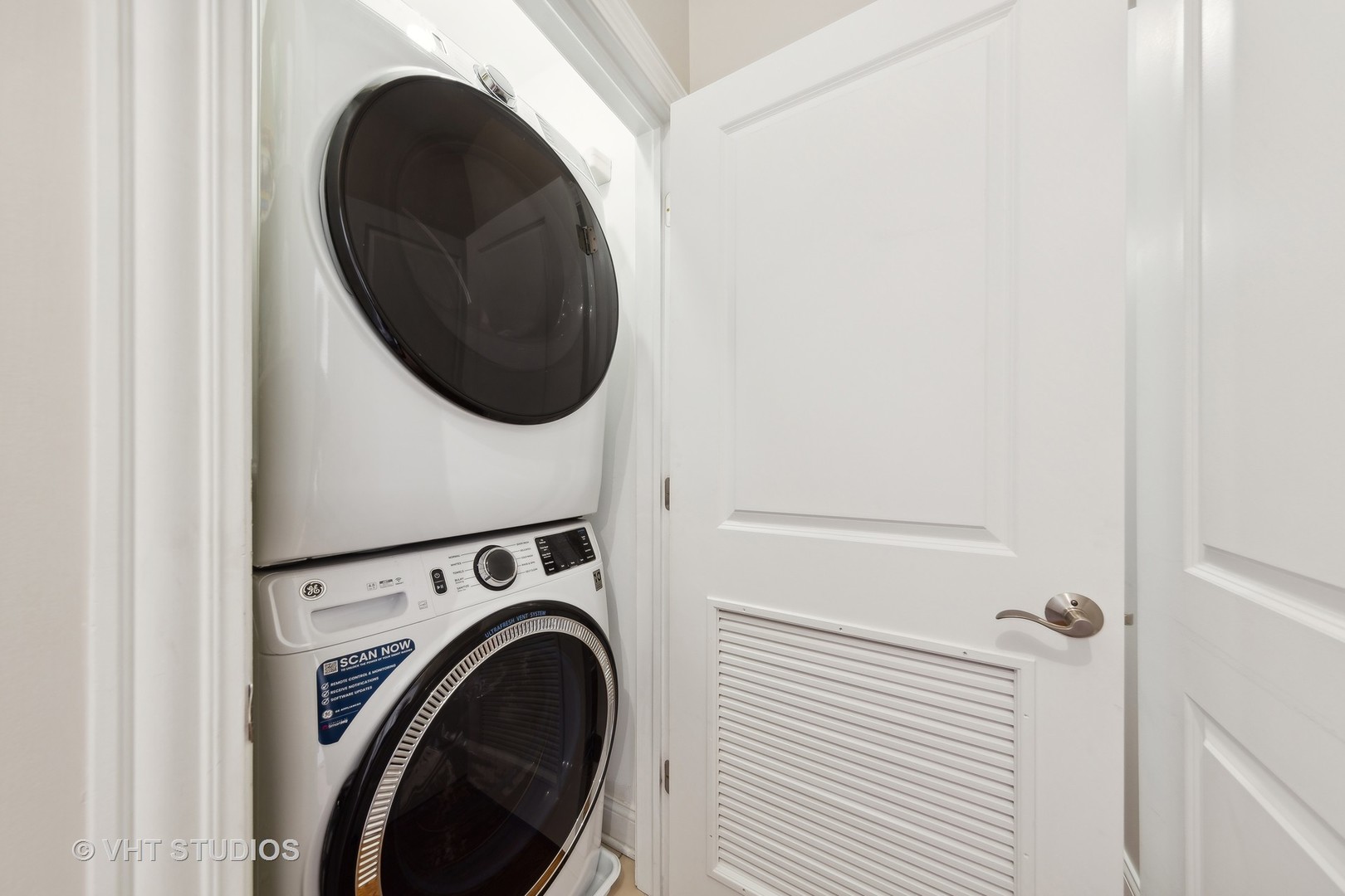 2136 W DIVISION Street Unit: 3