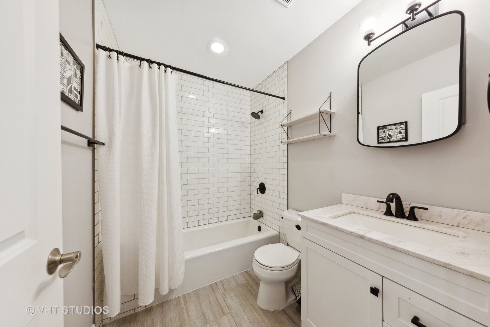 2136 W DIVISION Street Unit: 3