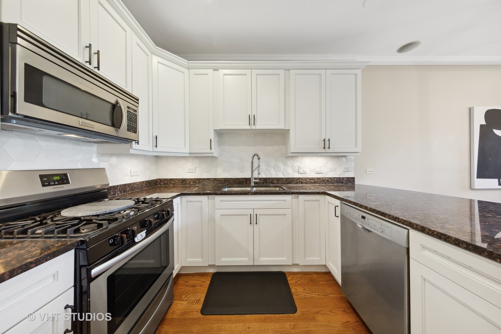 2136 W DIVISION Street Unit: 3