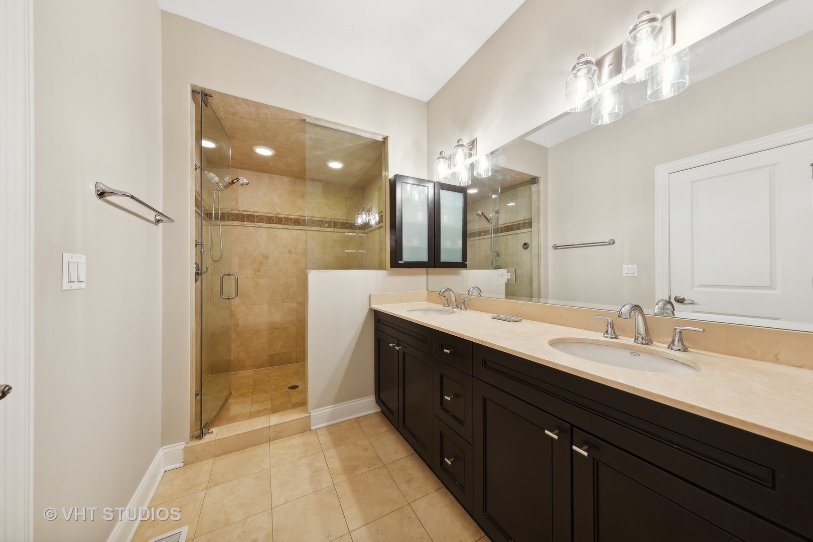 2136 W DIVISION Street Unit: 3