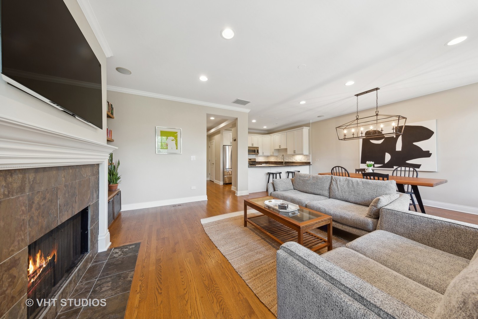 2136 W DIVISION Street Unit: 3
