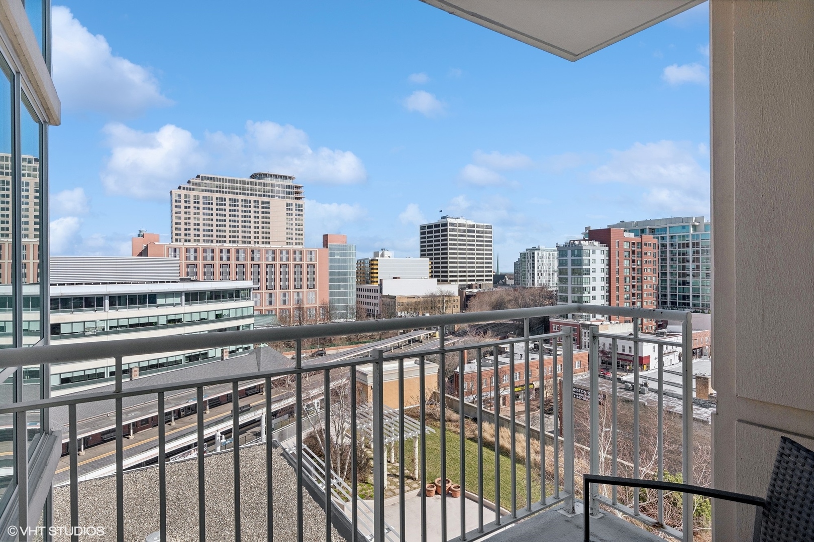 1640 Maple Avenue Unit: 906