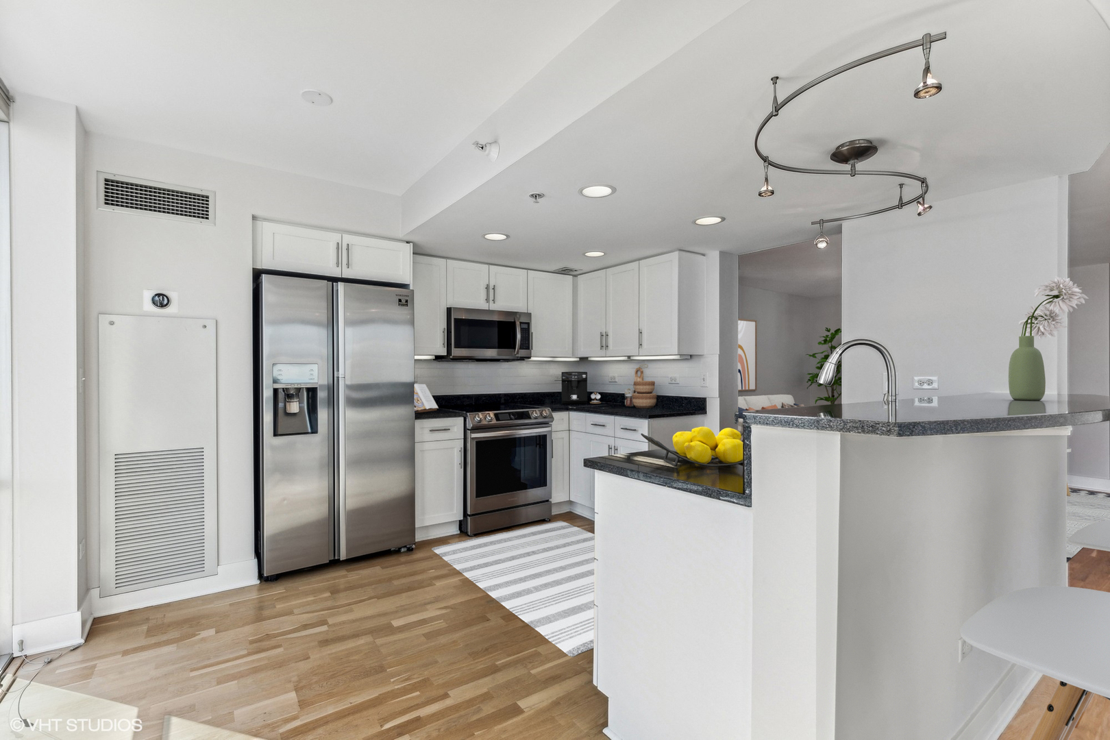 1640 Maple Avenue Unit: 906