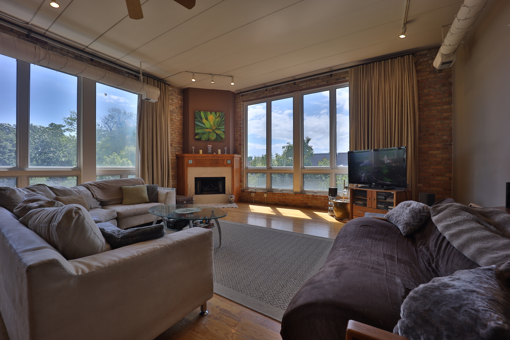 2255 W Roscoe Avenue Unit: 303