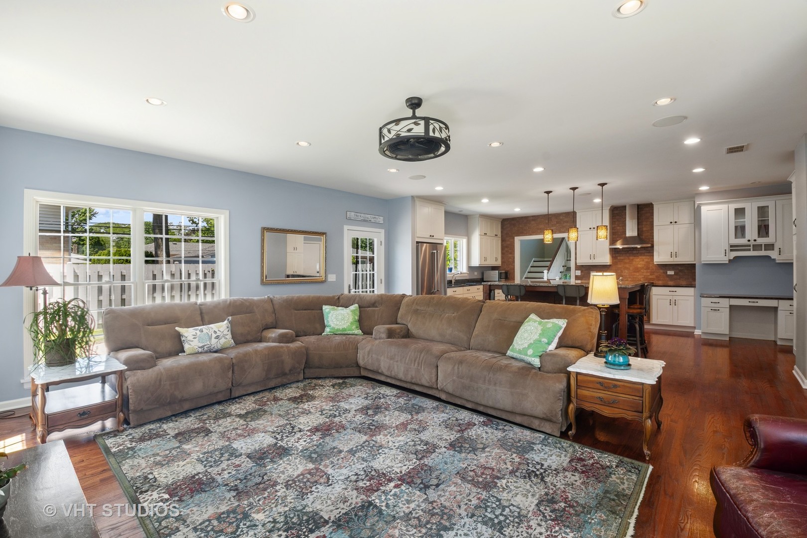 35 Williamsburg Lane