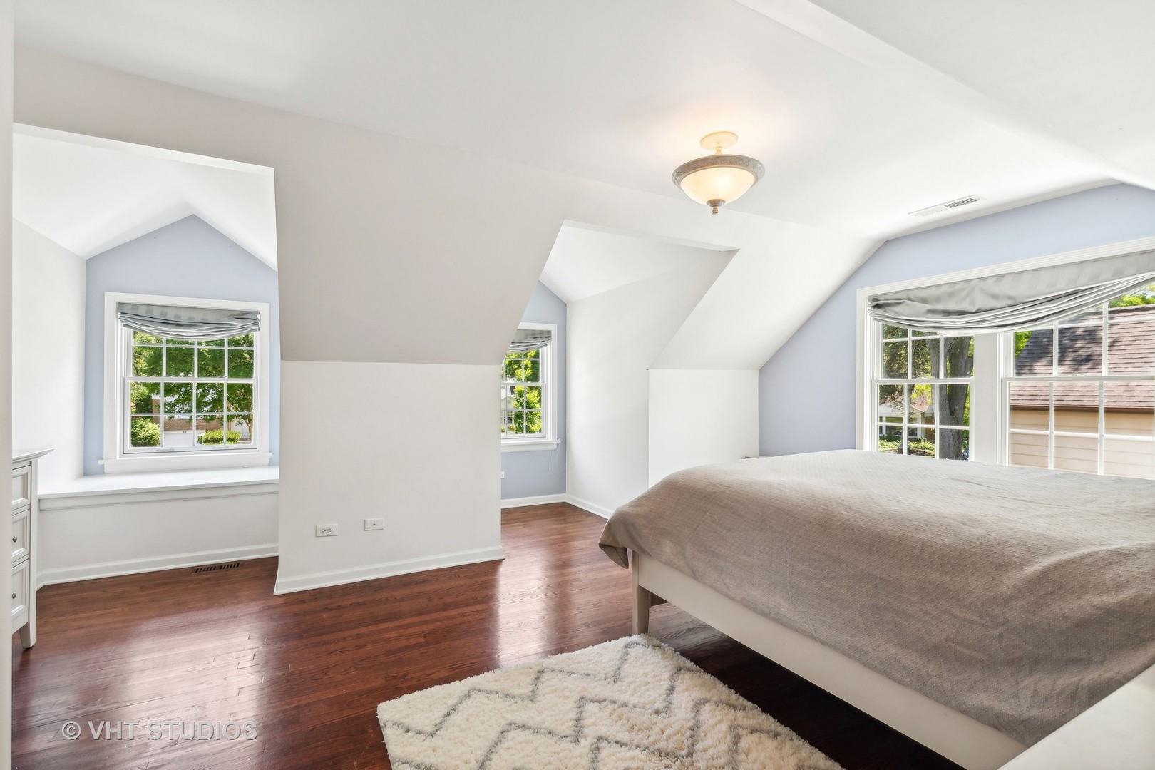 35 Williamsburg Lane
