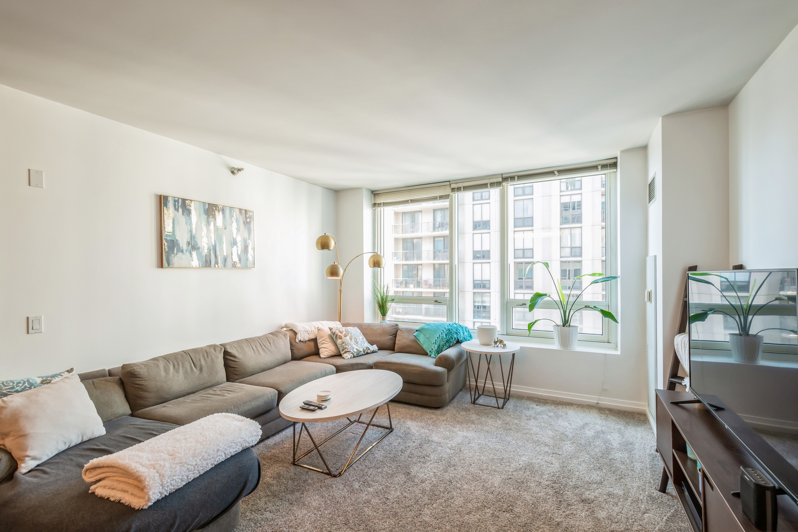 33 W ONTARIO Street Unit: 20I