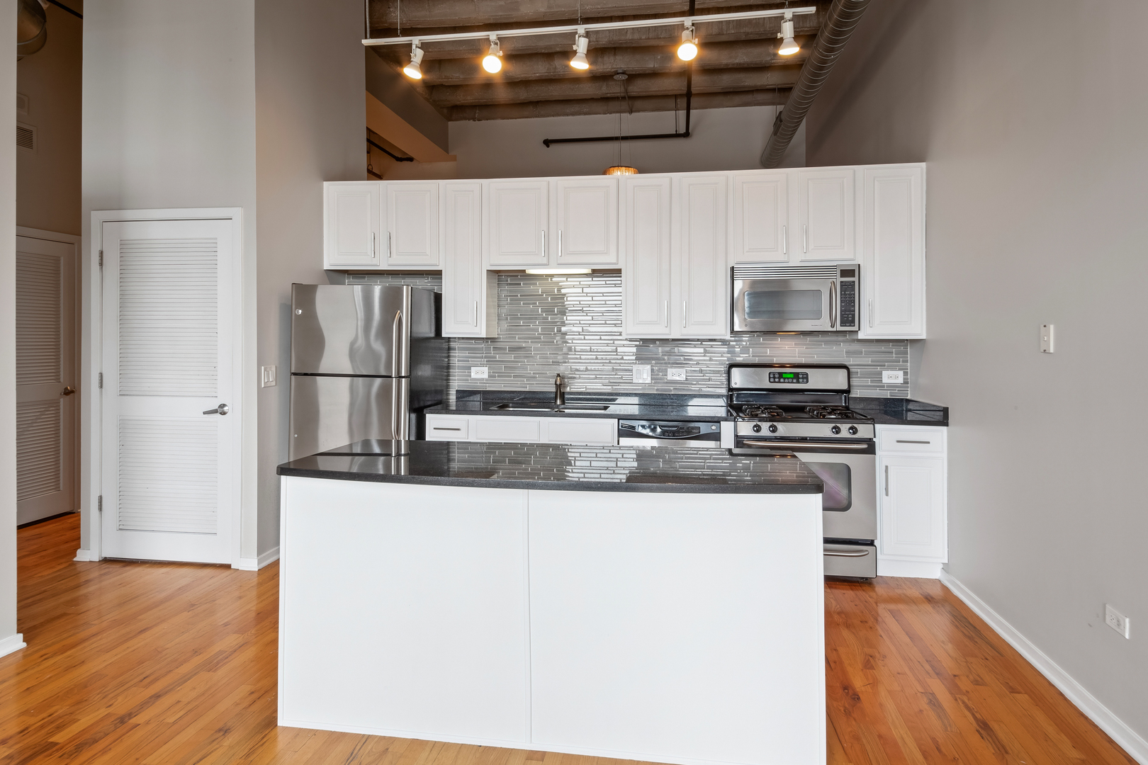 1645 W Ogden Avenue Unit: 617