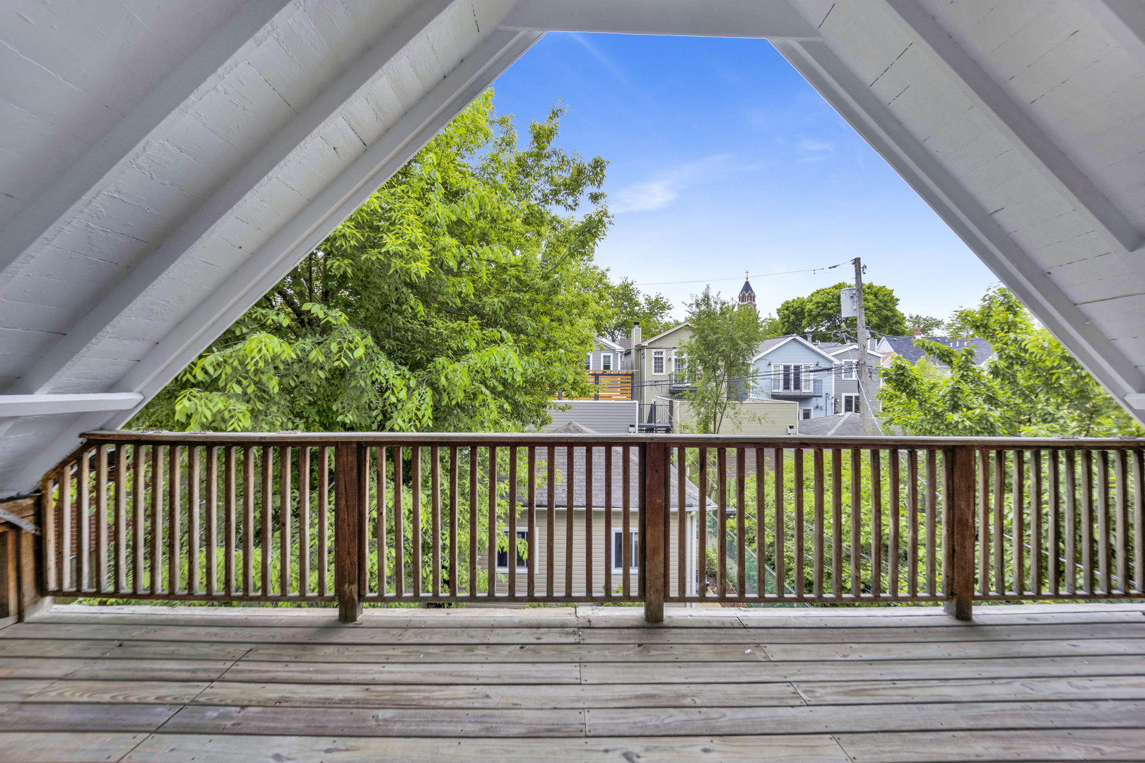 2143 W Belle Plaine Avenue