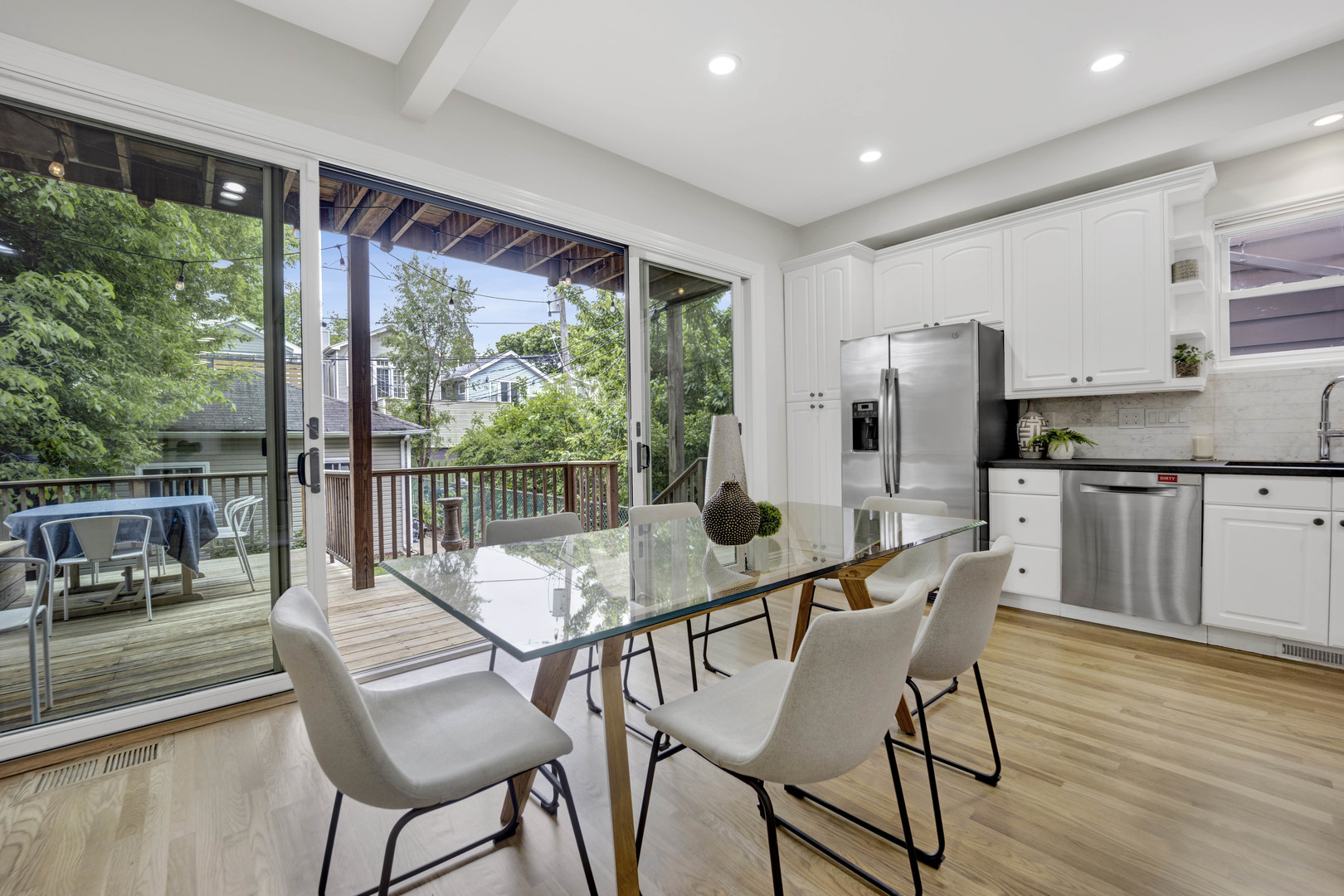 2143 W Belle Plaine Avenue