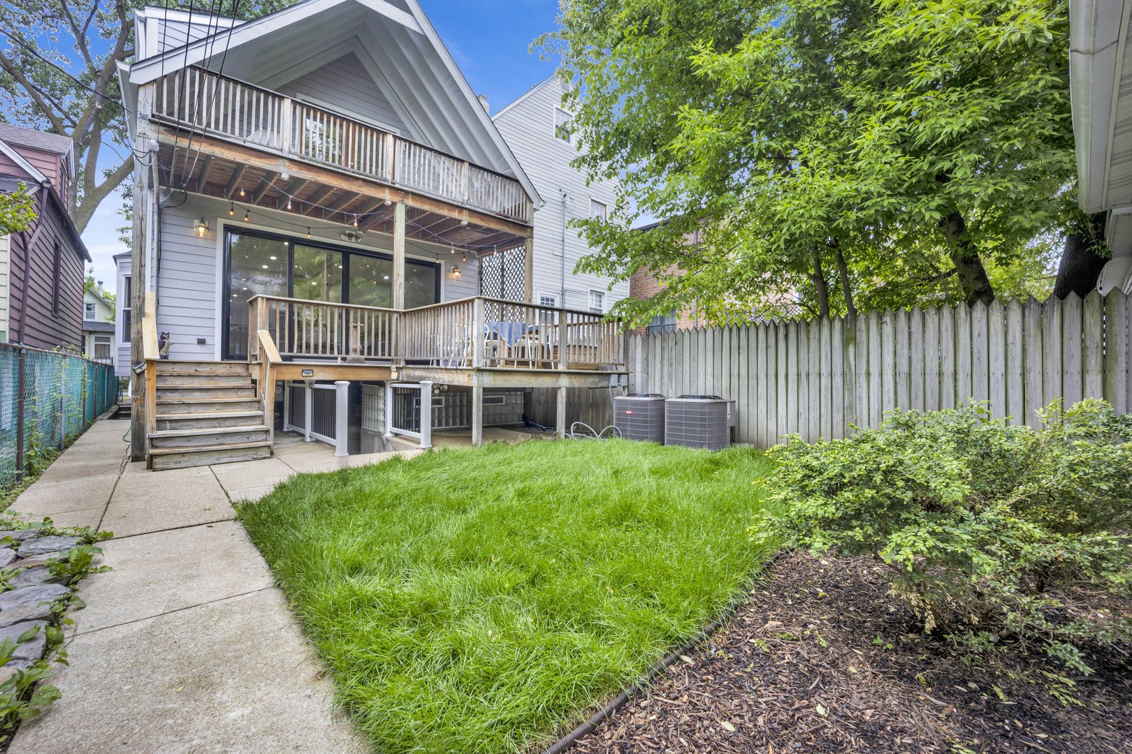 2143 W Belle Plaine Avenue