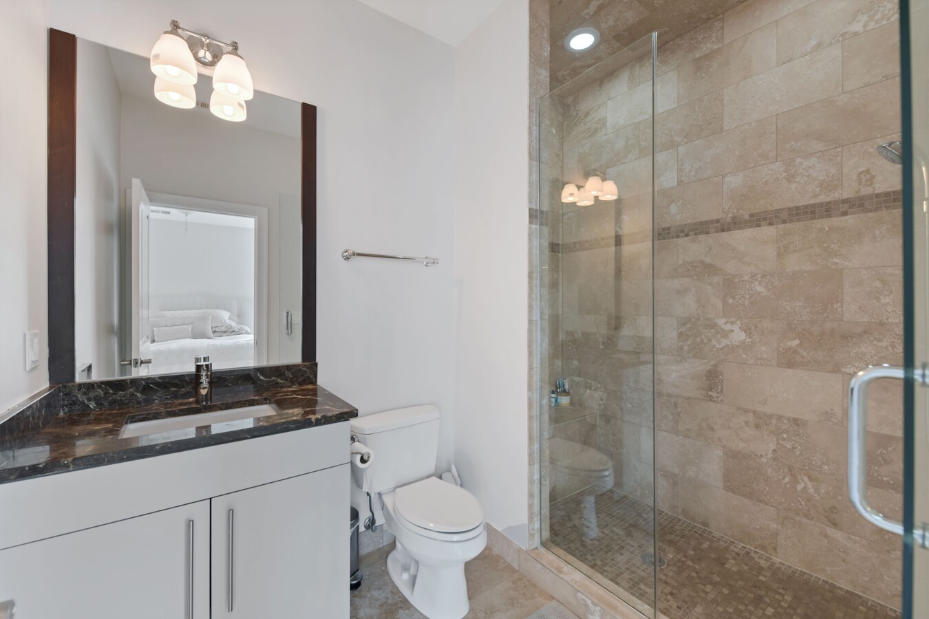 2224 W Roscoe Street Unit: A