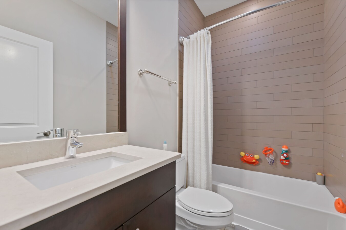 2224 W Roscoe Street Unit: A
