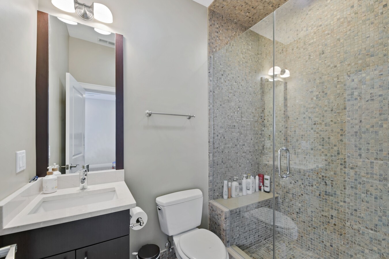 2224 W Roscoe Street Unit: A