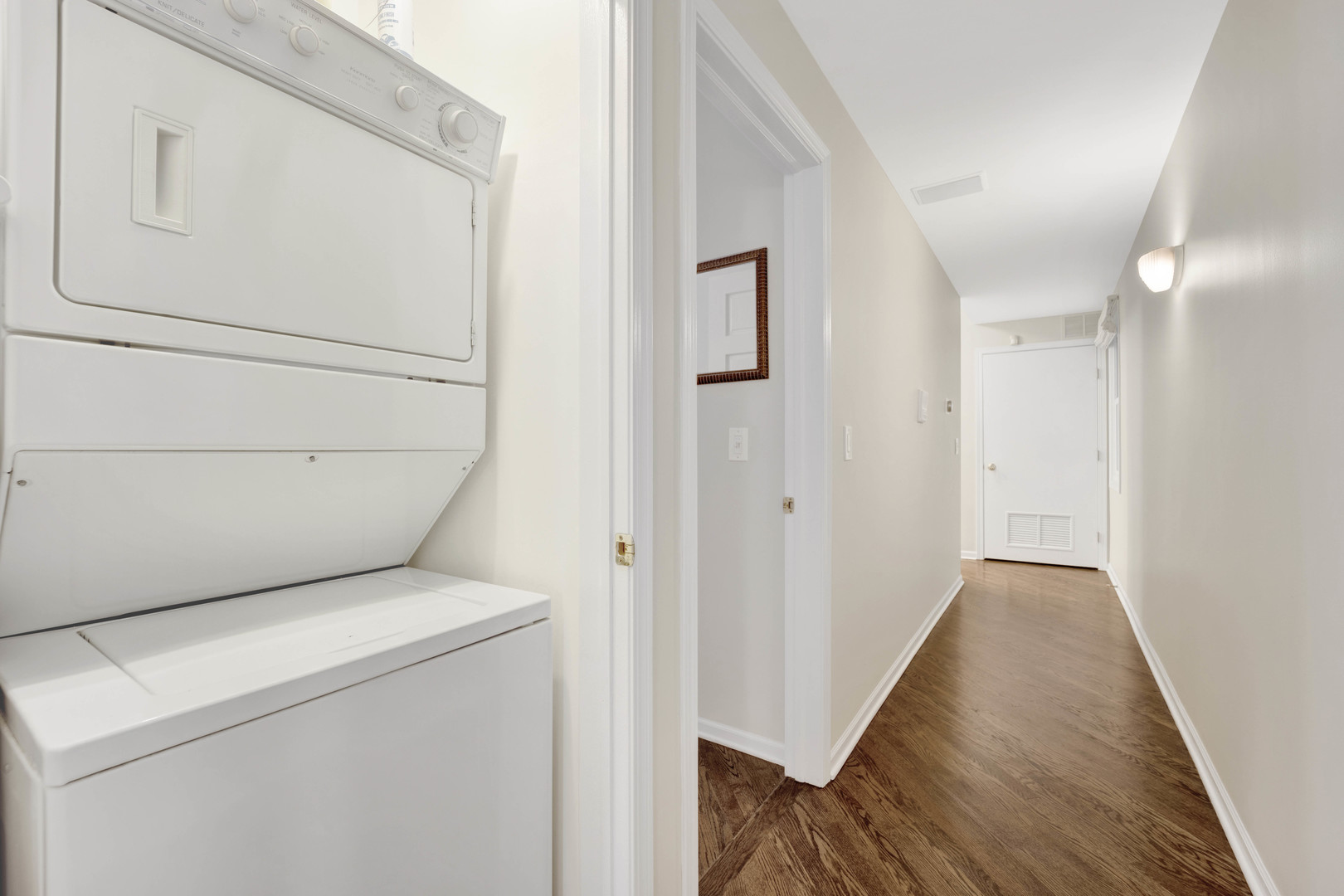 1940 N Hudson Avenue Unit: 2