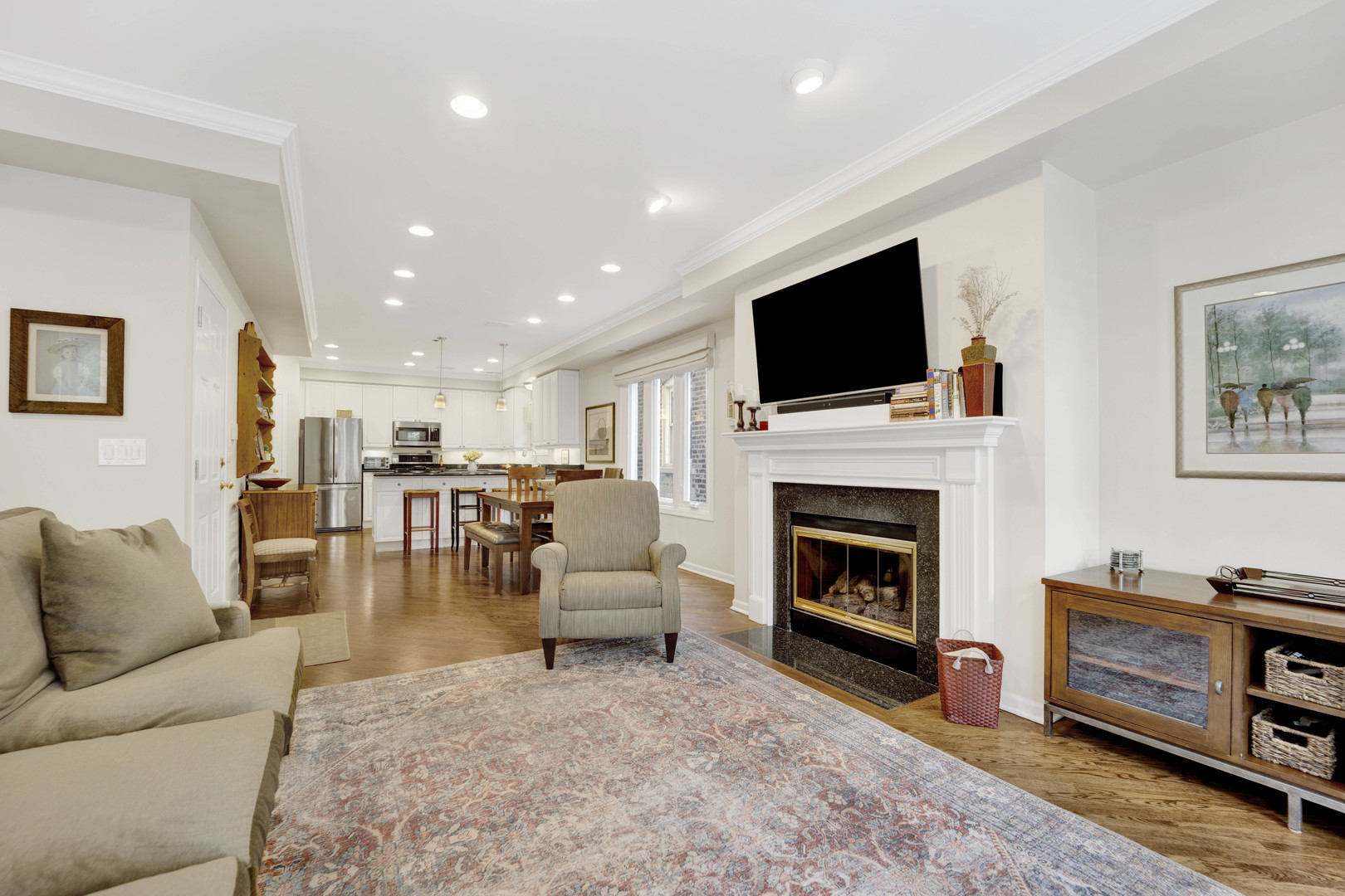 1940 N Hudson Avenue Unit: 2