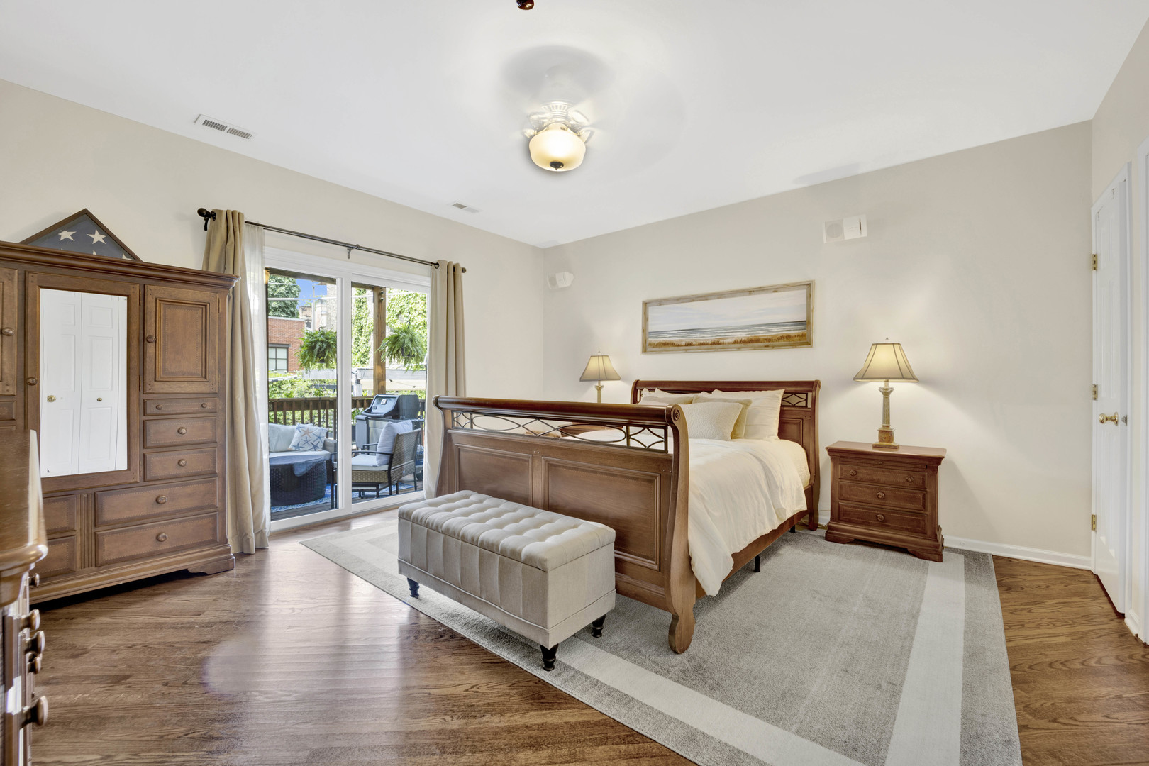 1940 N Hudson Avenue Unit: 2