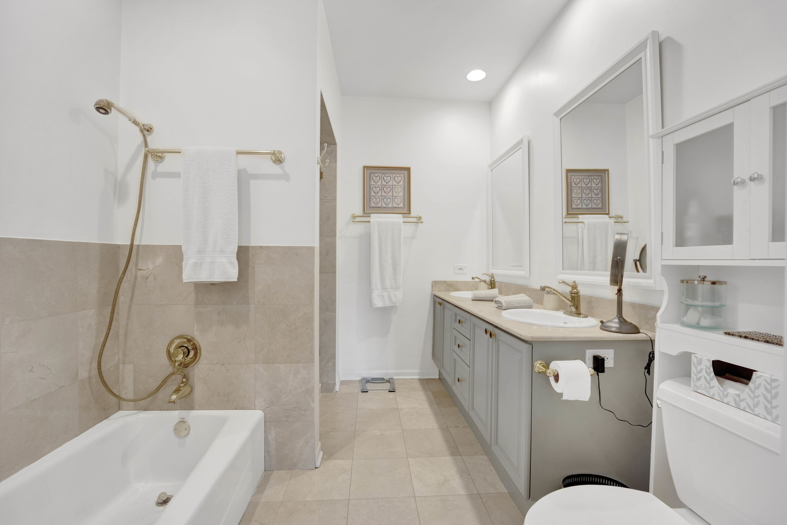 1940 N Hudson Avenue Unit: 2