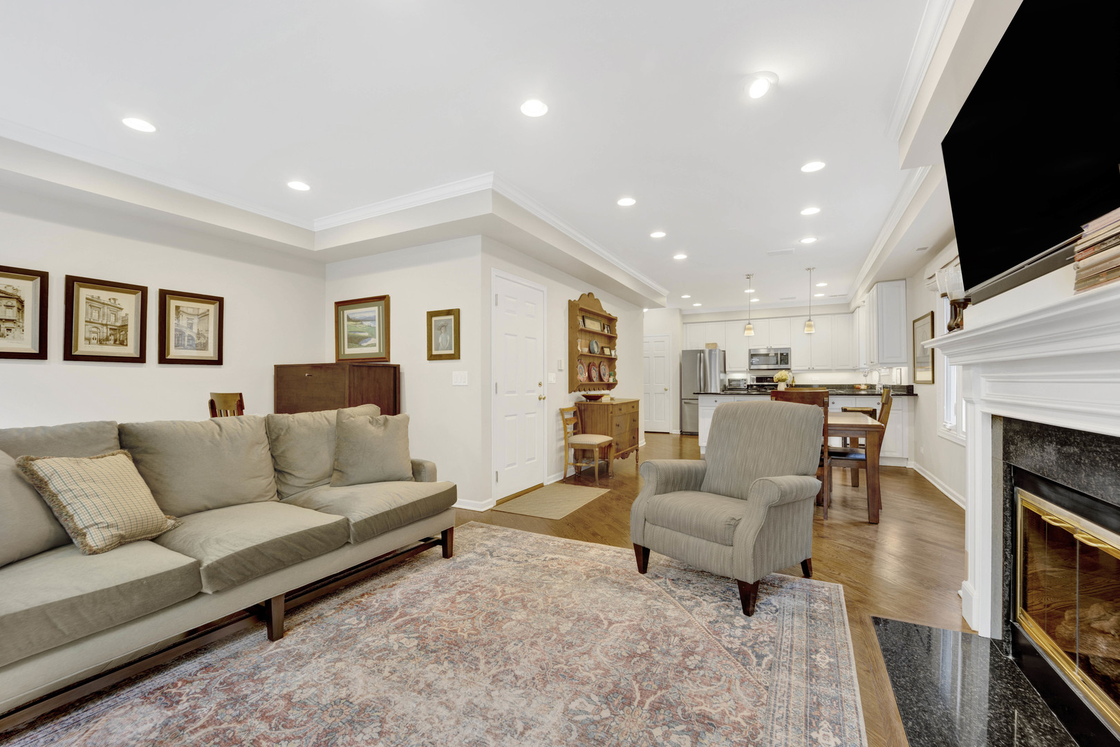 1940 N Hudson Avenue Unit: 2