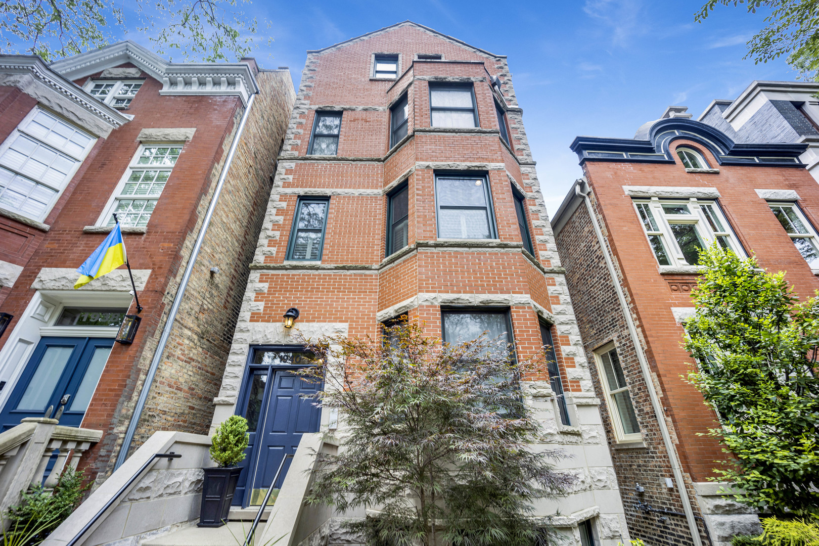 1940 N Hudson Avenue Unit: 2