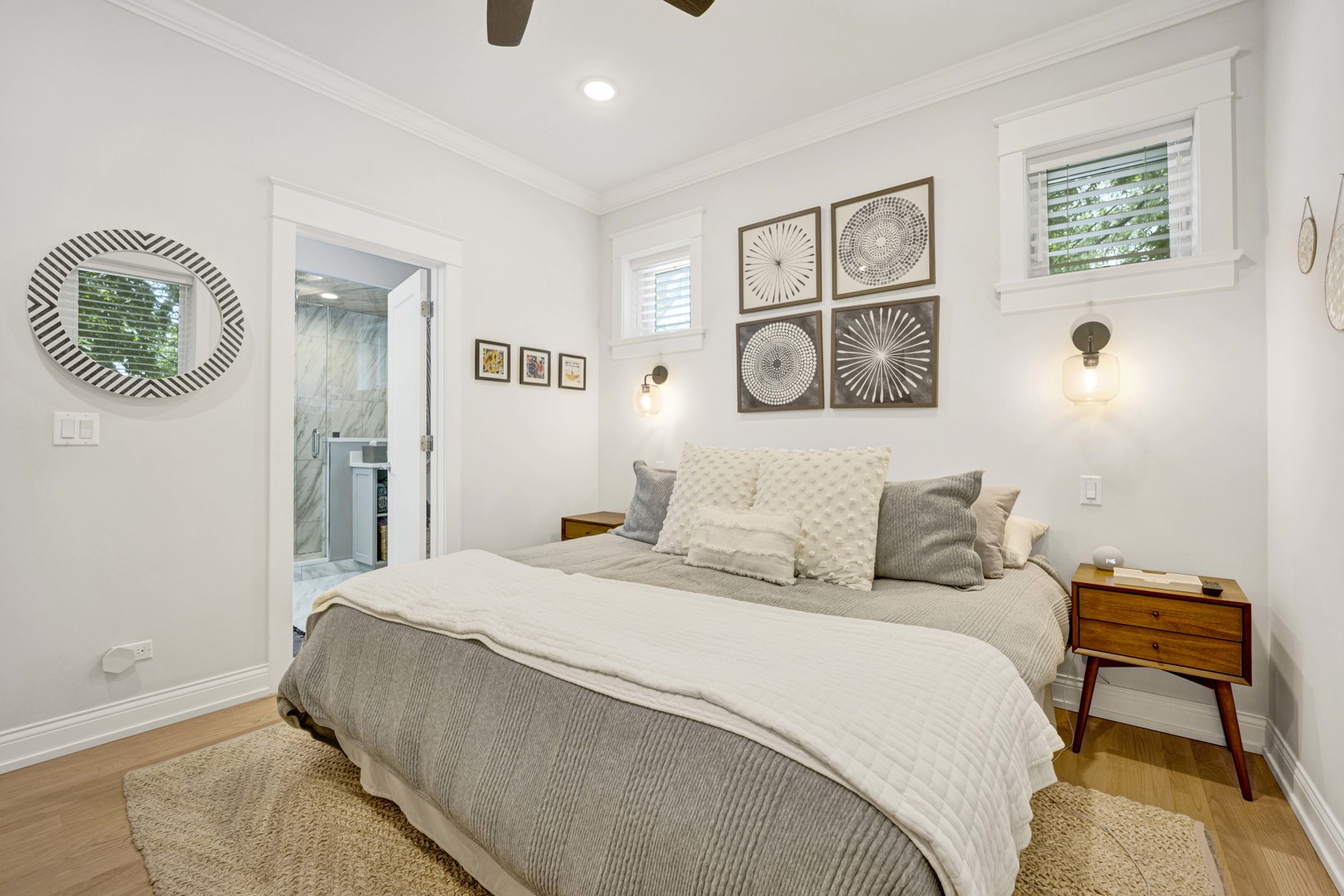 3012 N Leavitt Street Unit: 2