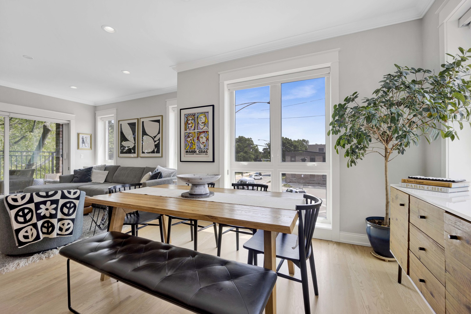 3012 N Leavitt Street Unit: 2