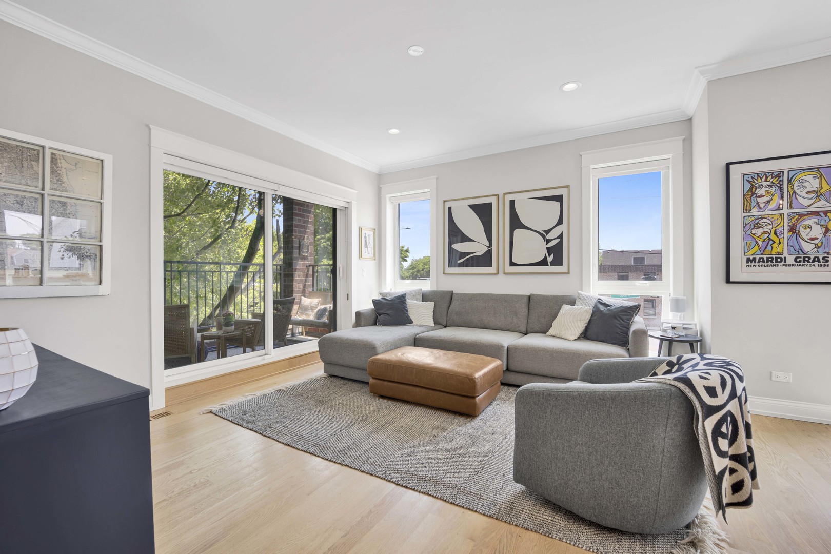 3012 N Leavitt Street Unit: 2