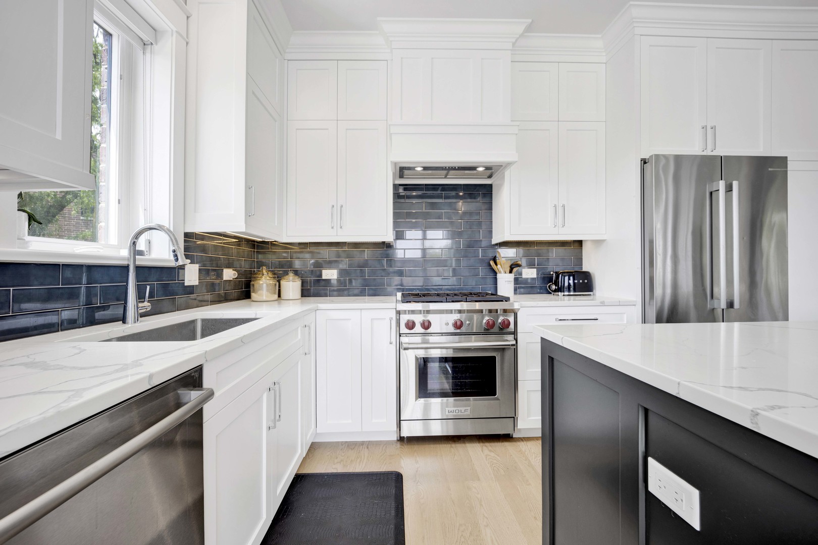 3012 N Leavitt Street Unit: 2