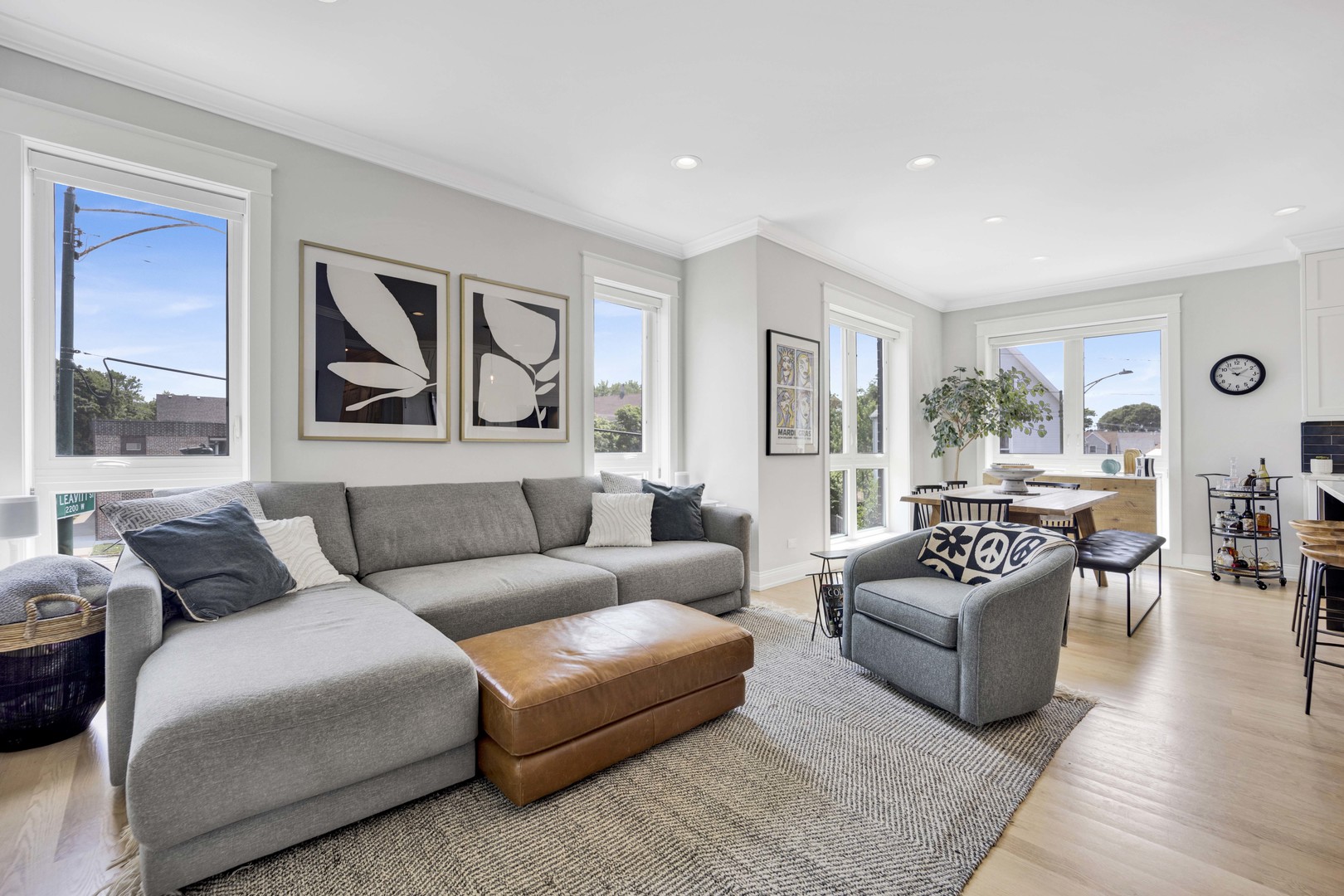 3012 N Leavitt Street Unit: 2