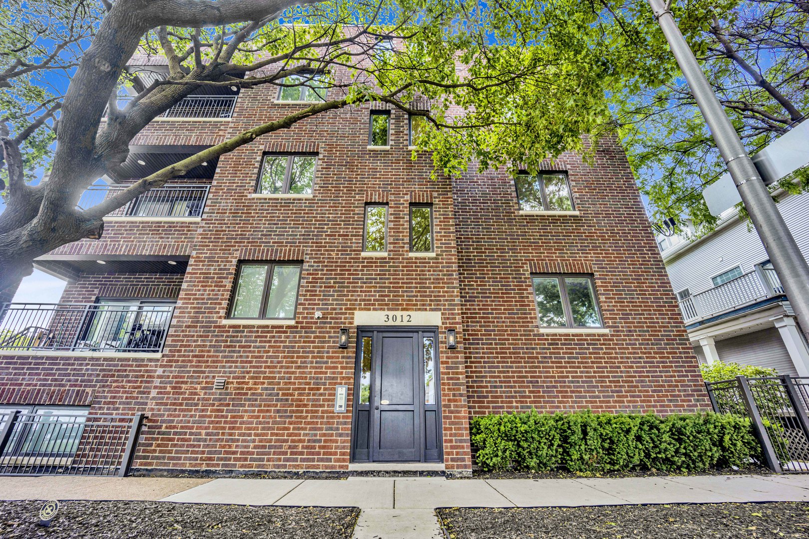 3012 N Leavitt Street Unit: 2