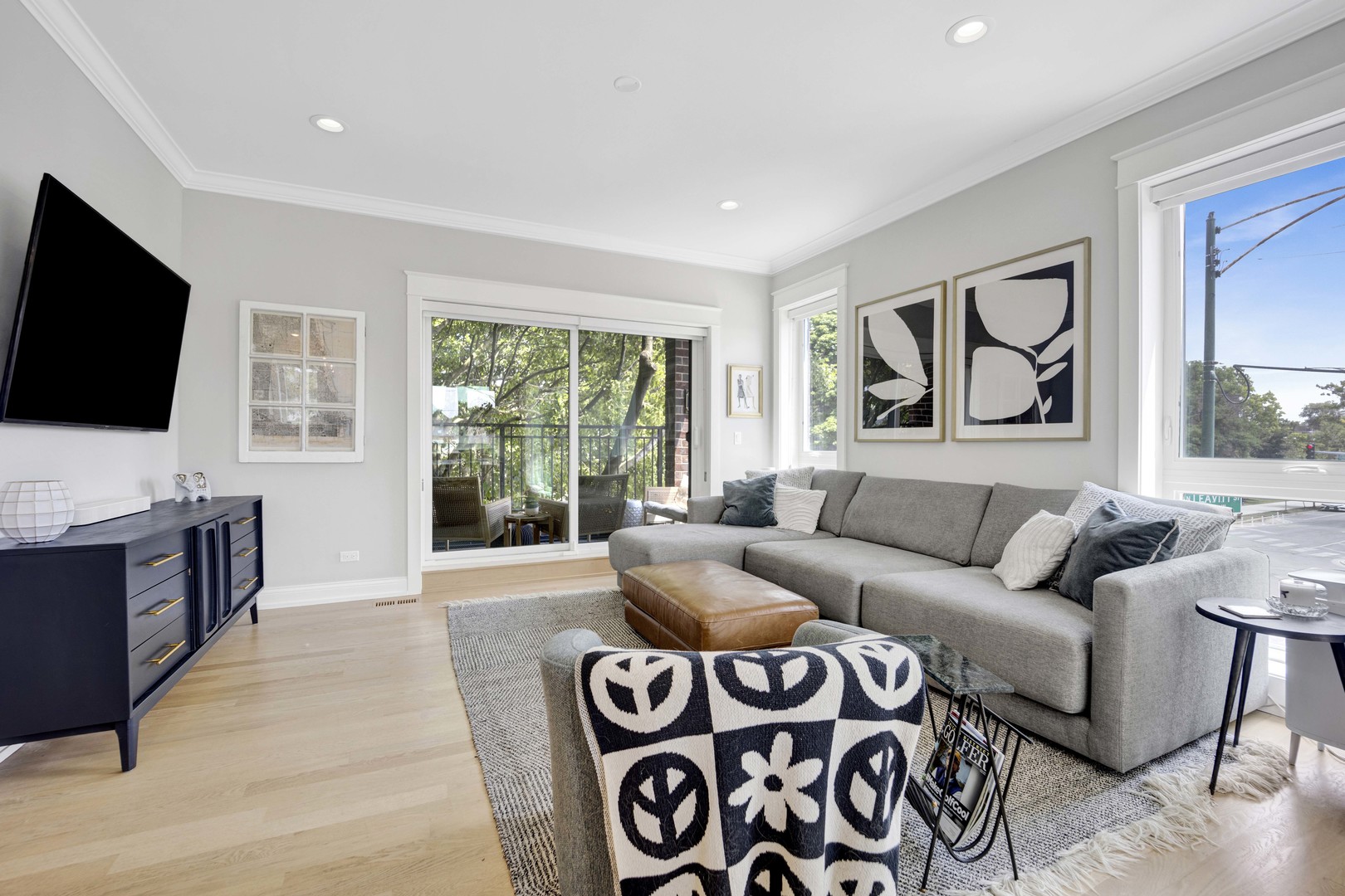 3012 N Leavitt Street Unit: 2