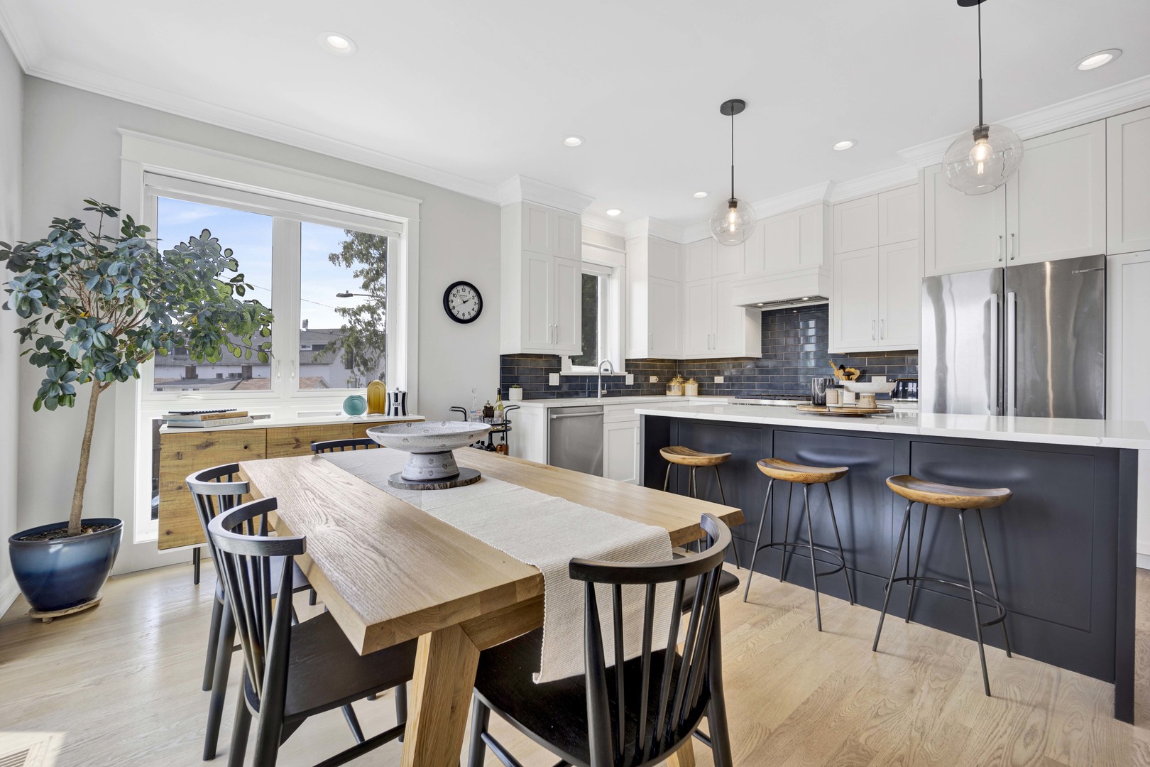 3012 N Leavitt Street Unit: 2