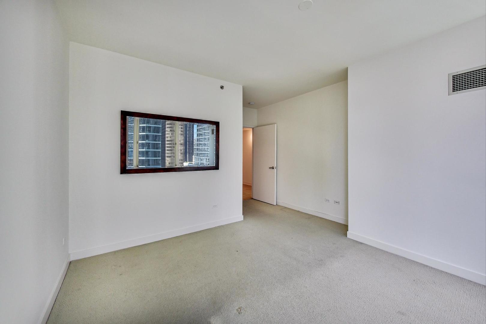 505 N MCCLURG Court Unit: 1506