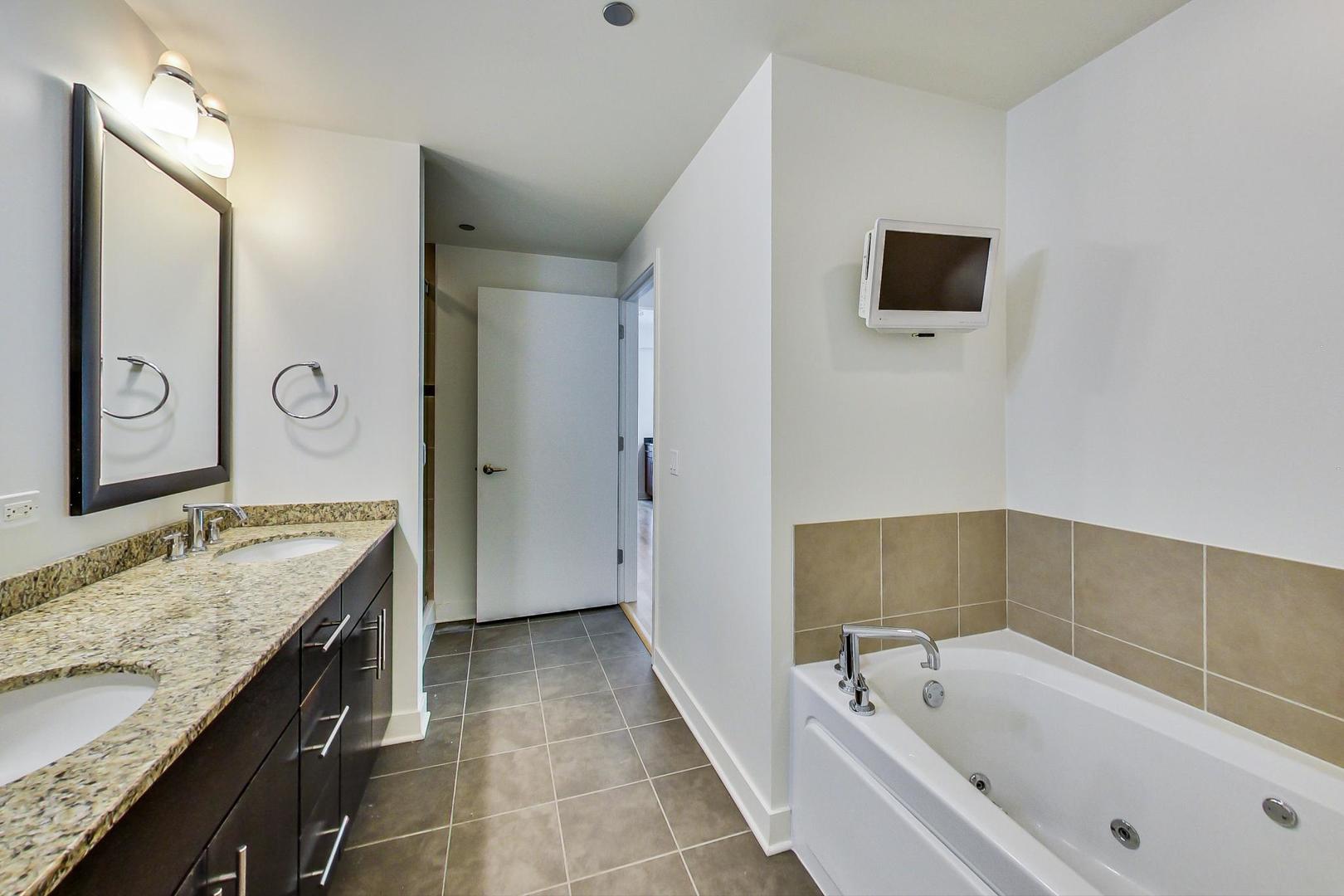 505 N MCCLURG Court Unit: 1506