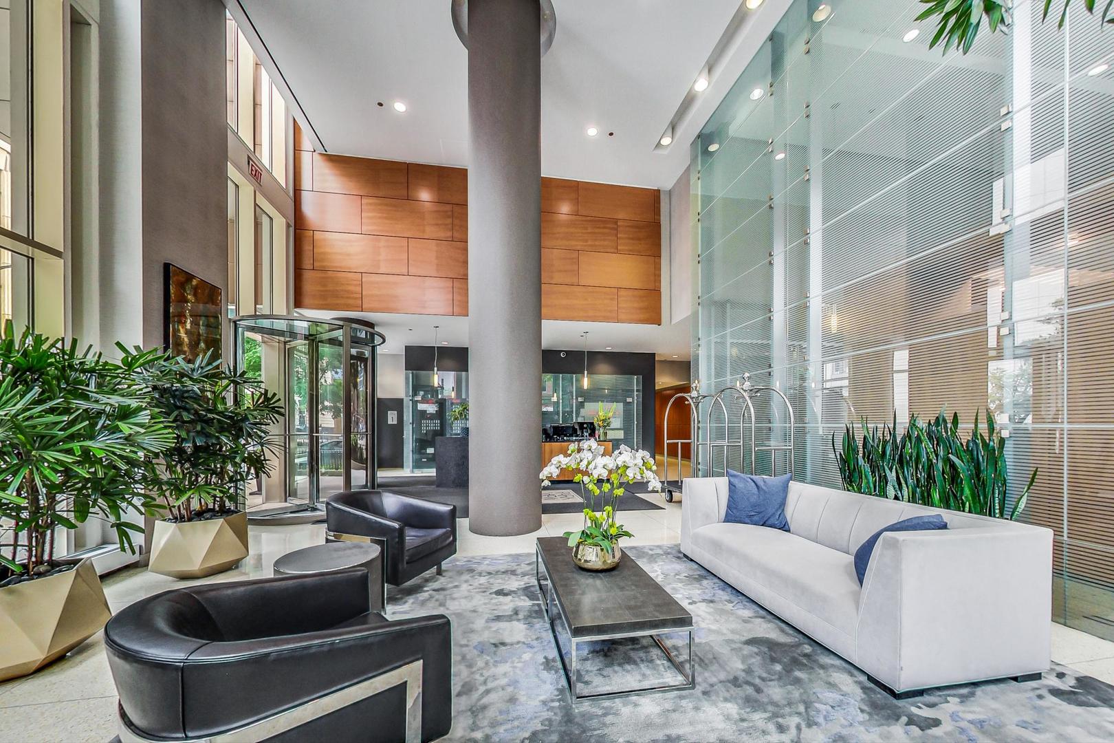 505 N MCCLURG Court Unit: 1506