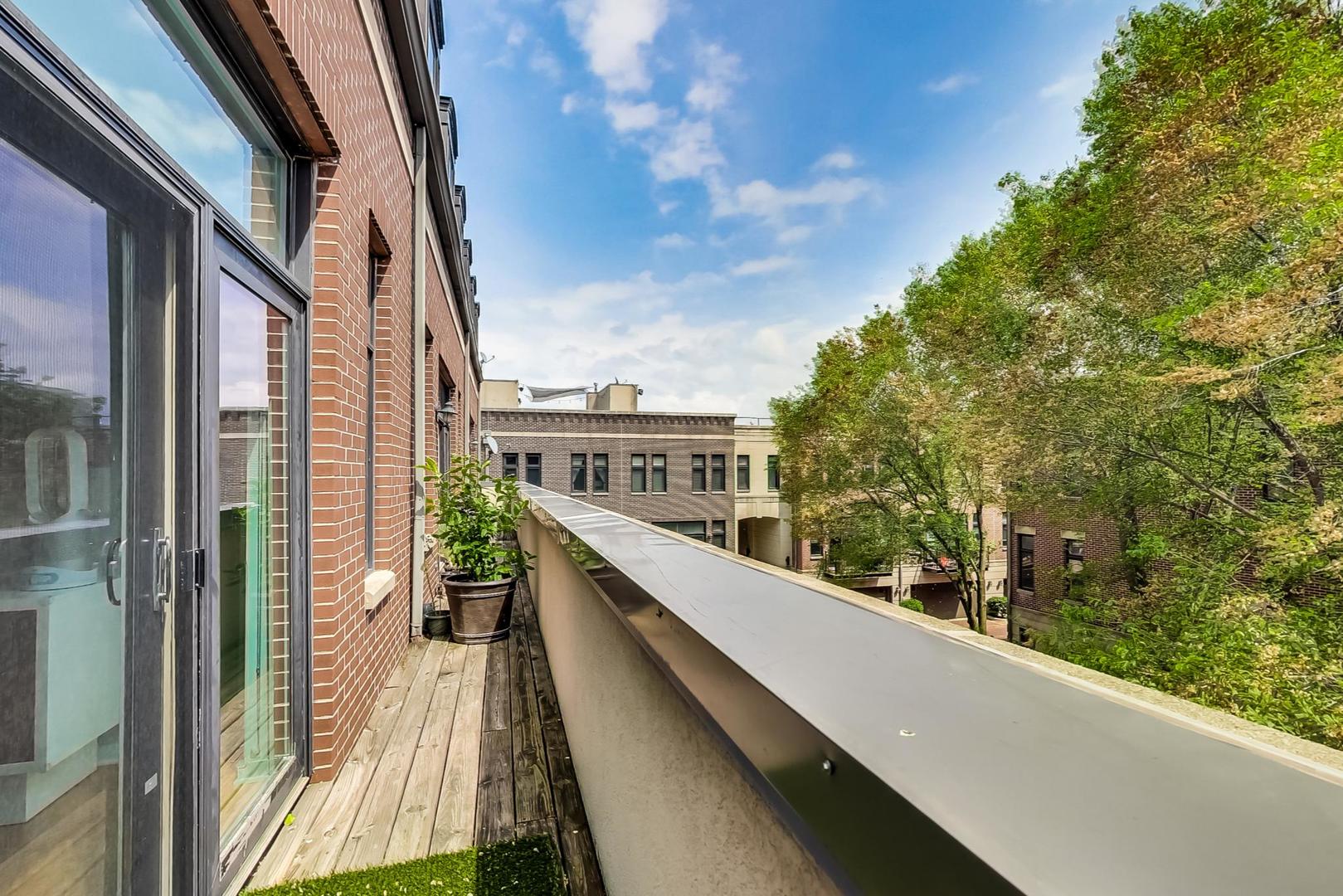 1709 W George Street