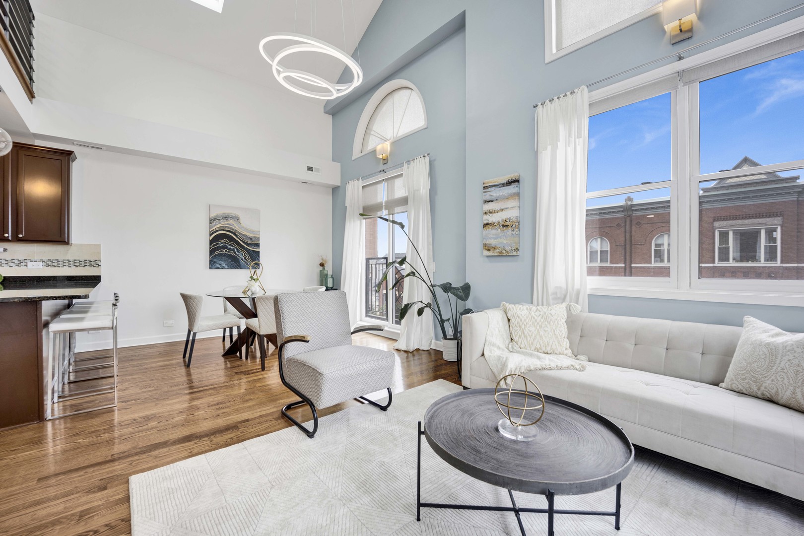 927 N Noble Street Unit: 4