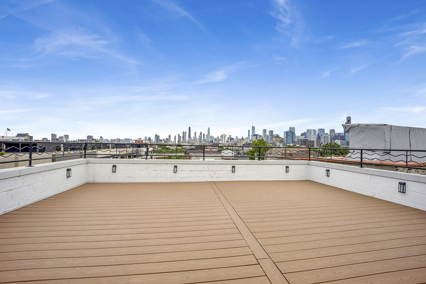 927 N Noble Street Unit: 4