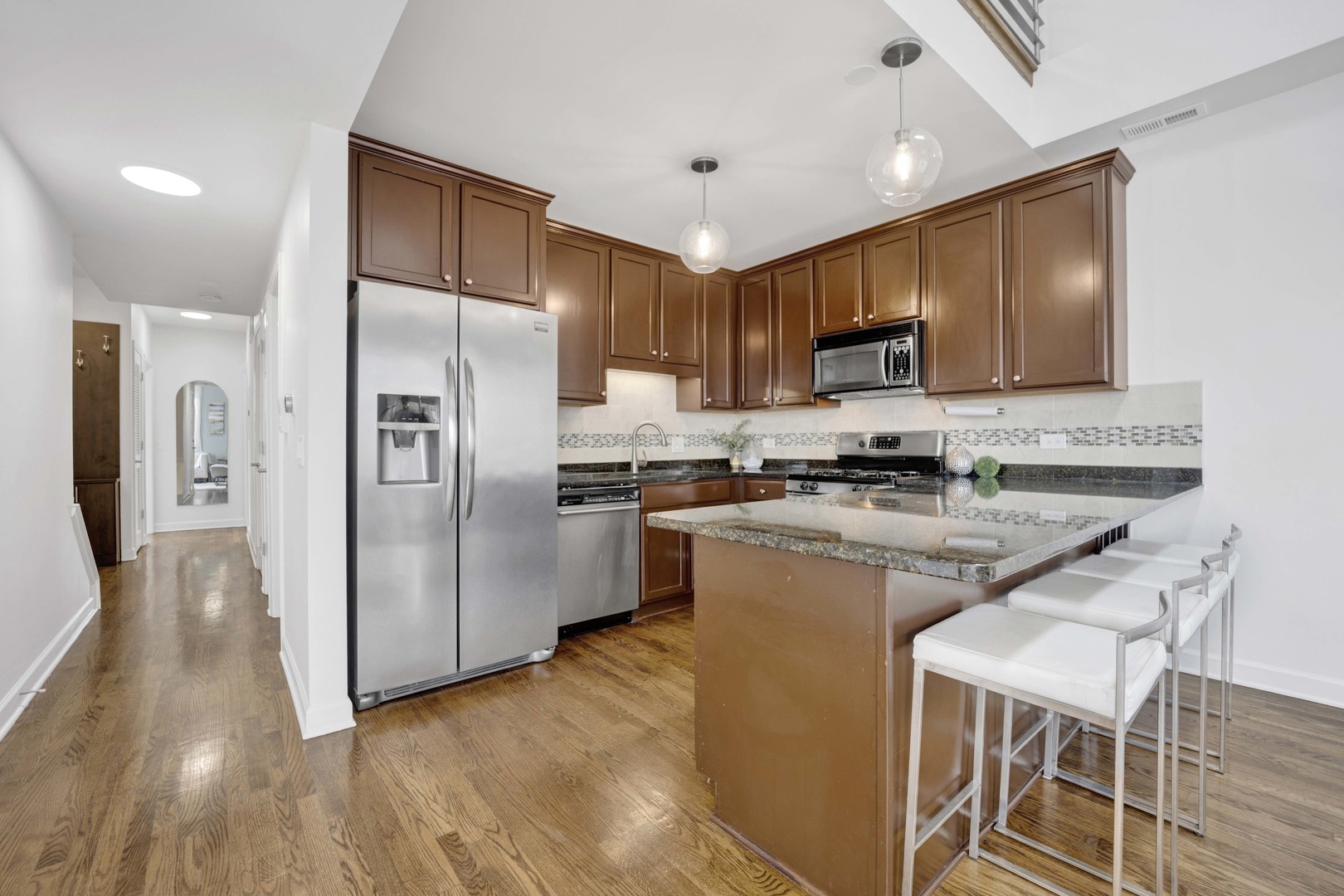 927 N Noble Street Unit: 4