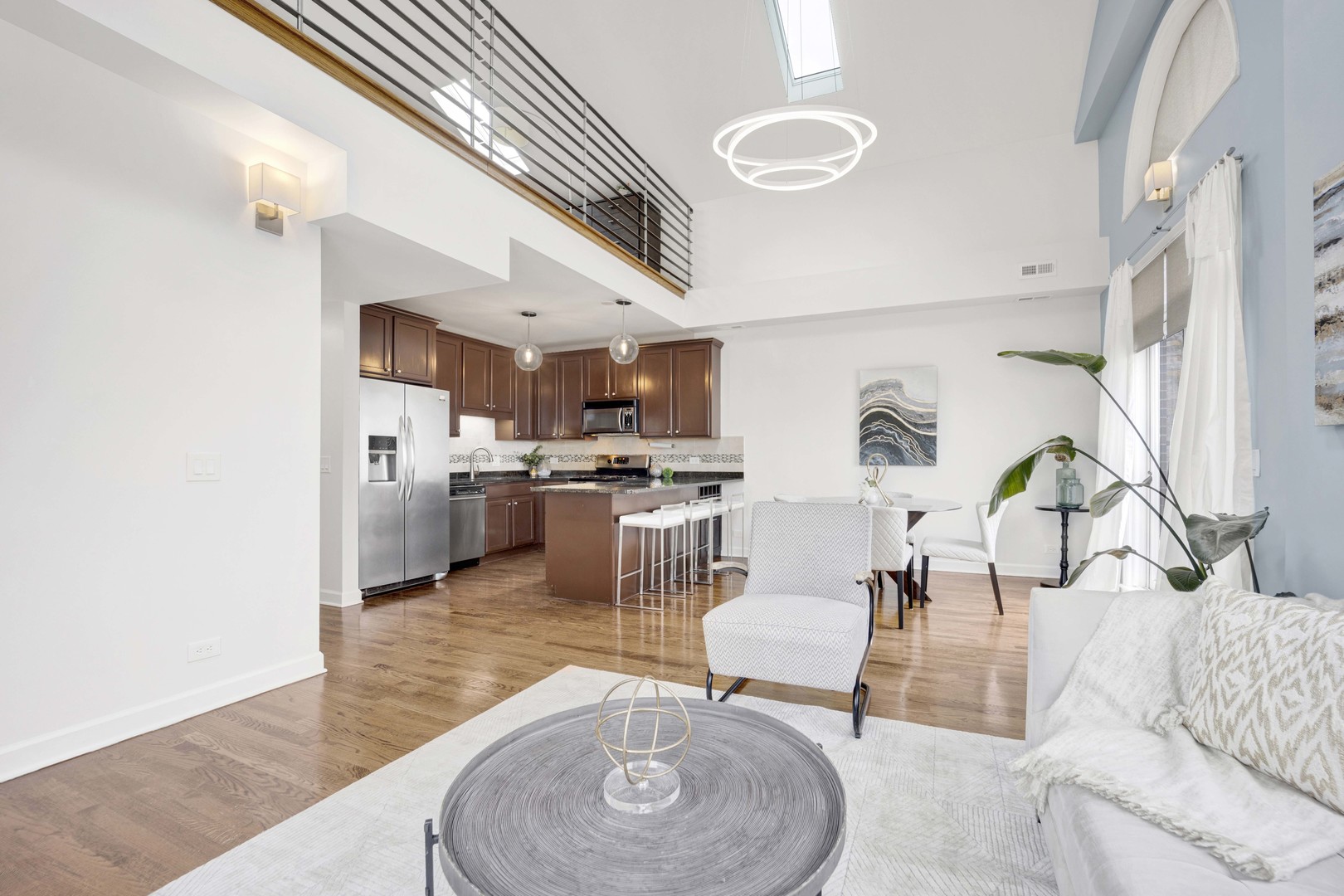 927 N Noble Street Unit: 4