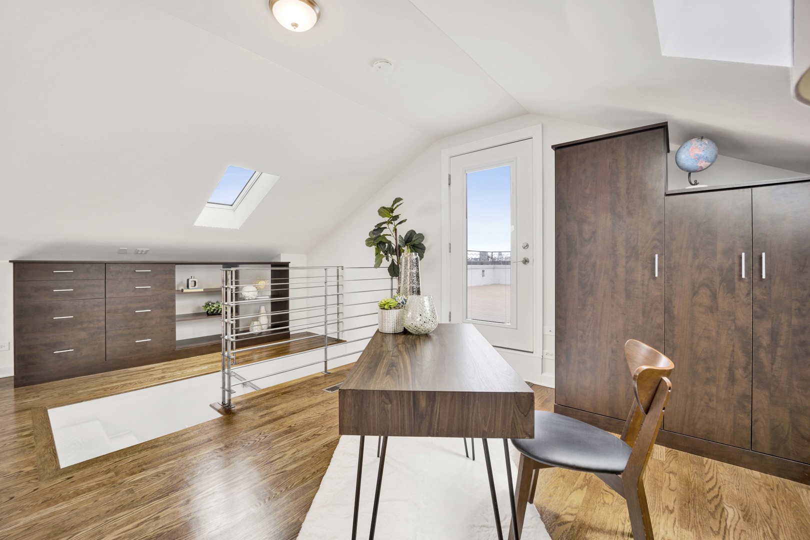 927 N Noble Street Unit: 4
