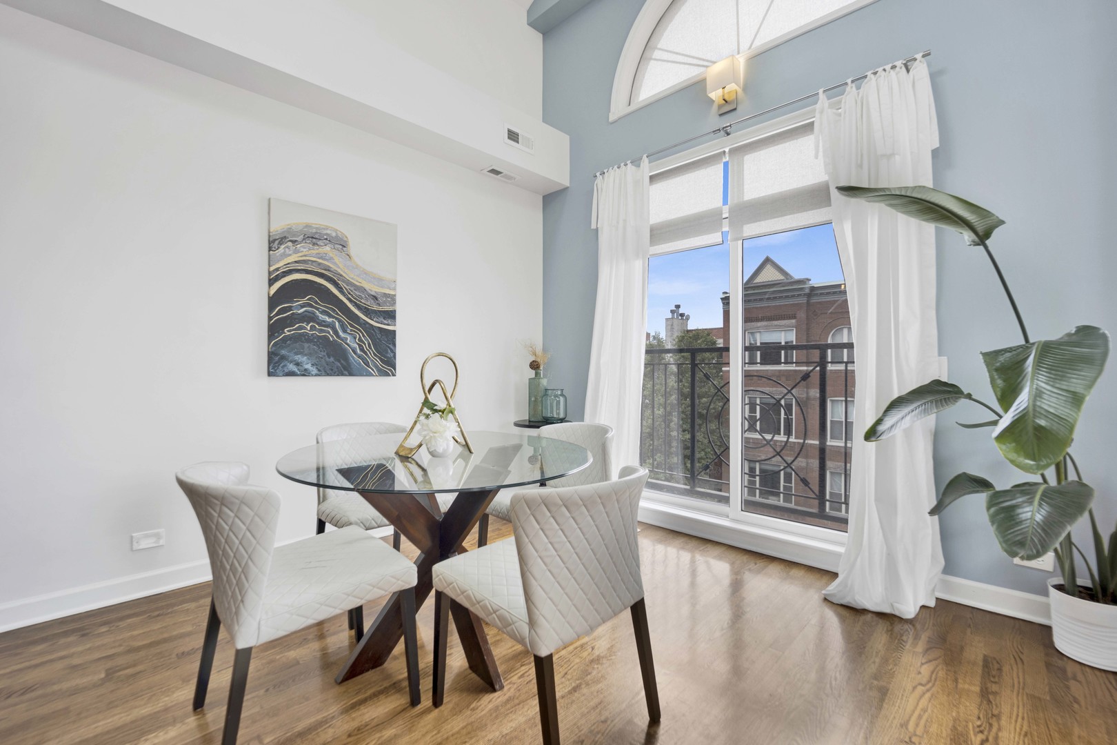 927 N Noble Street Unit: 4