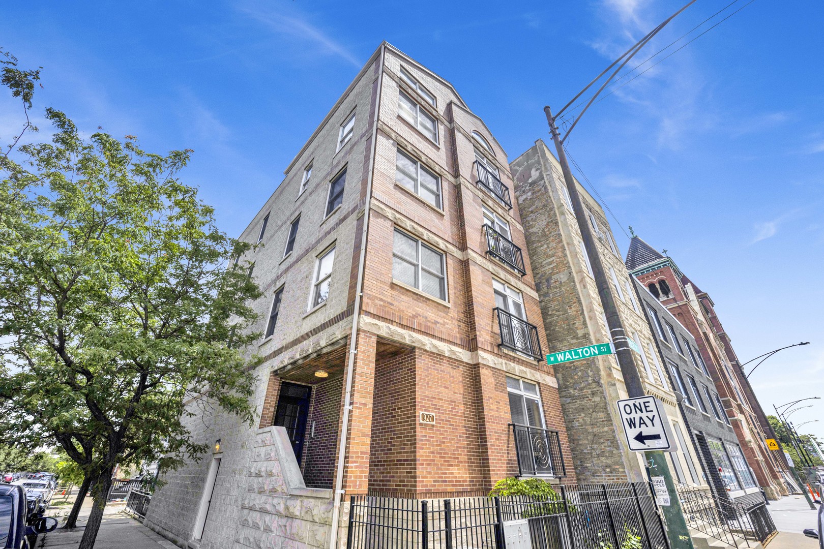 927 N Noble Street Unit: 4